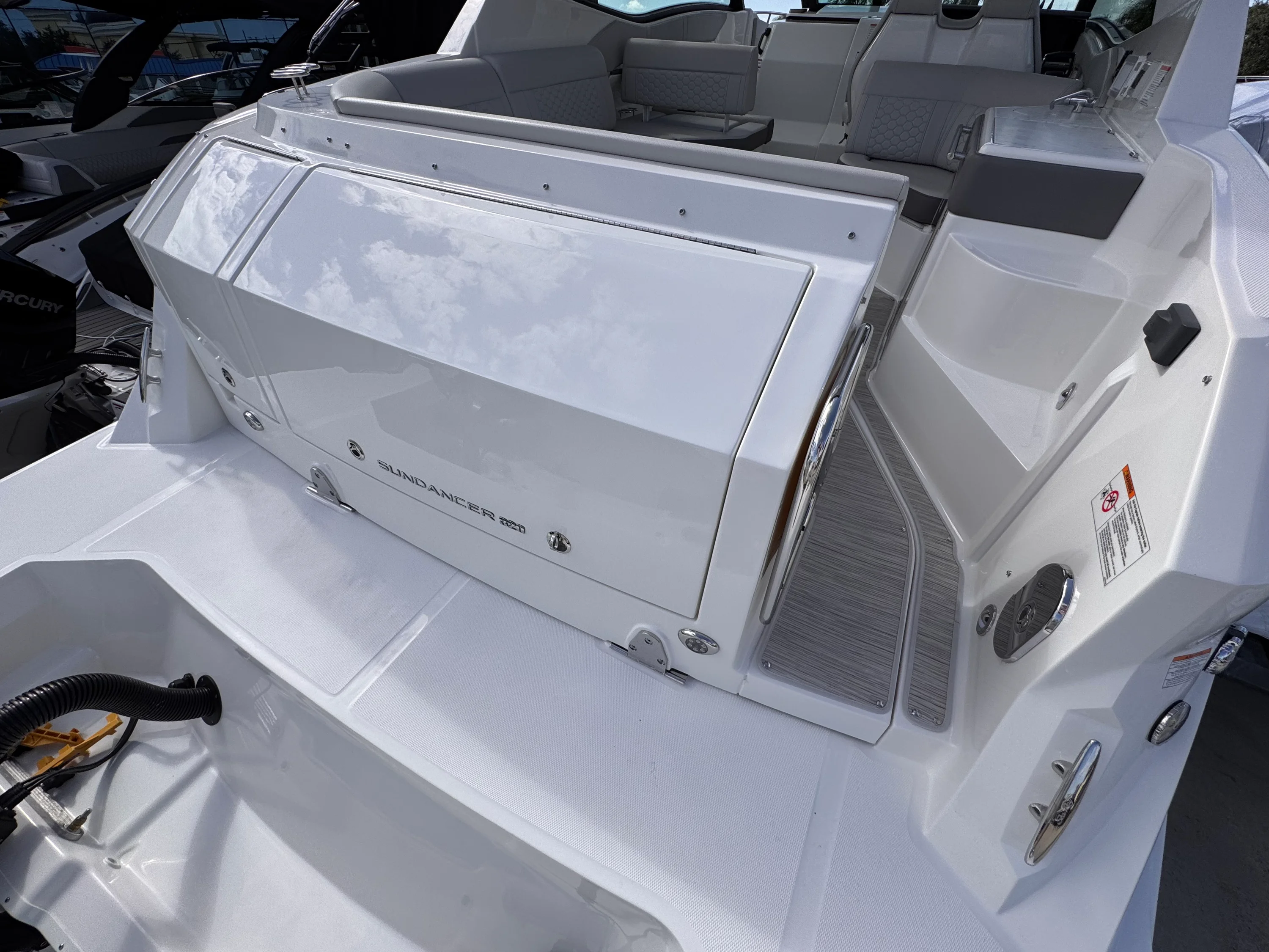 2026 Sea Ray Sundancer 320 Outboard Image Thumbnail #3