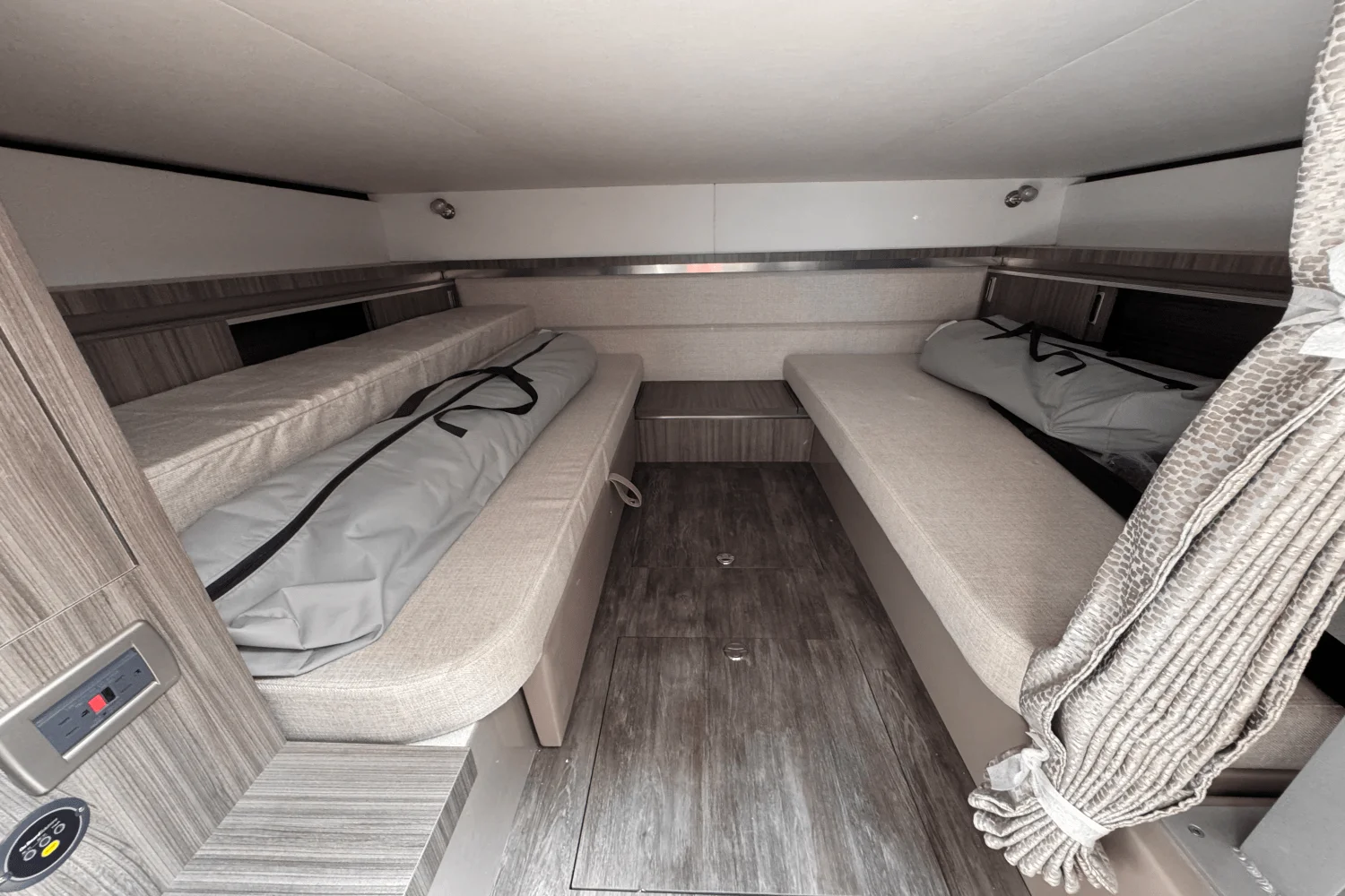 2026 Sea Ray Sundancer 320 Outboard Image Thumbnail #22