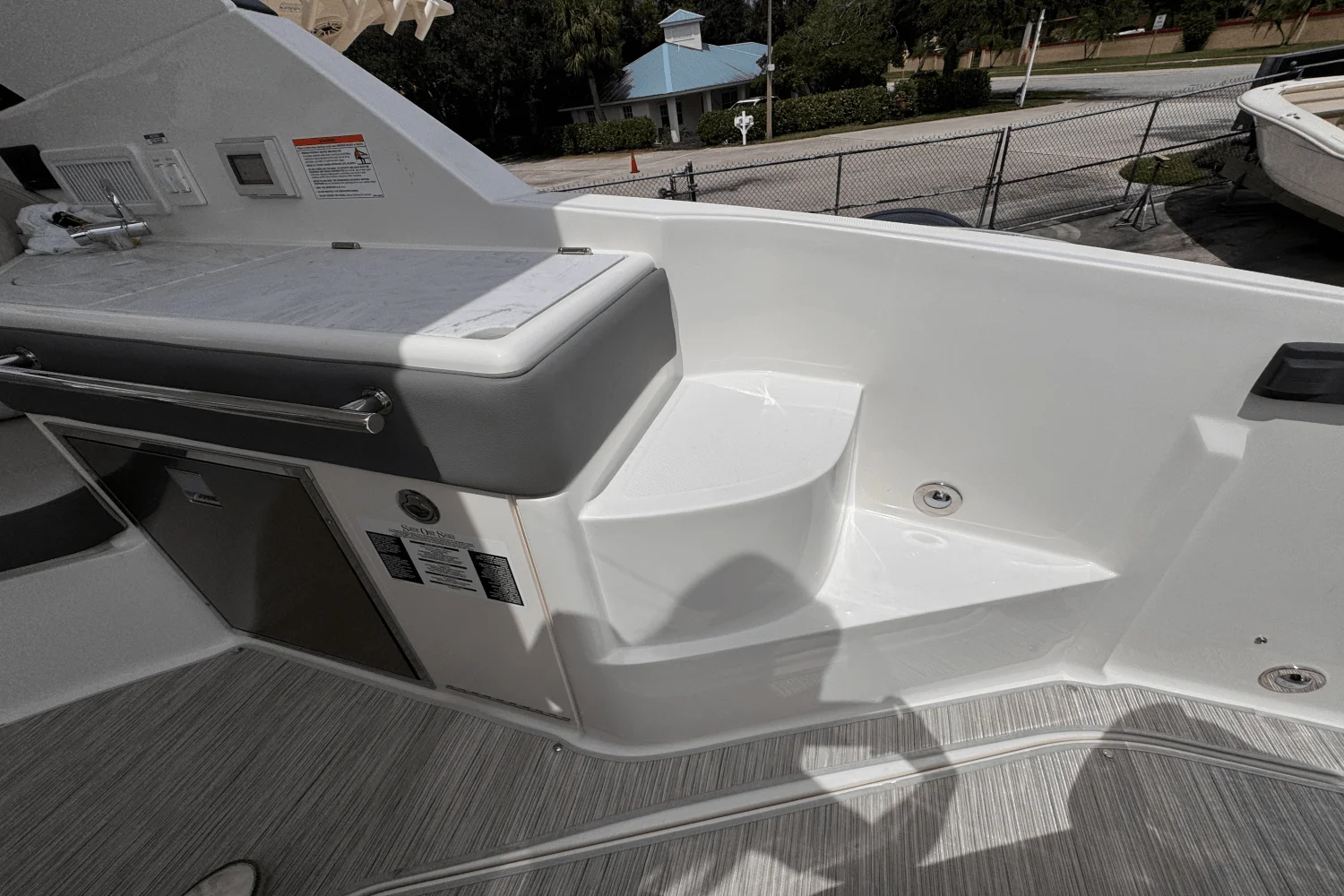 2026 Sea Ray Sundancer 320 Outboard Image Thumbnail #7