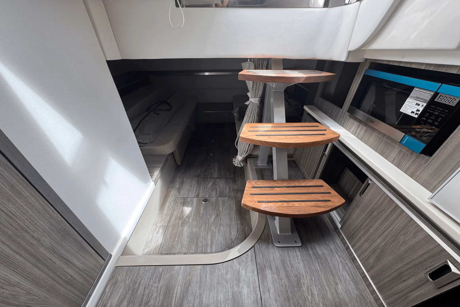 2026 Sea Ray Sundancer 320 Outboard Image Thumbnail #18