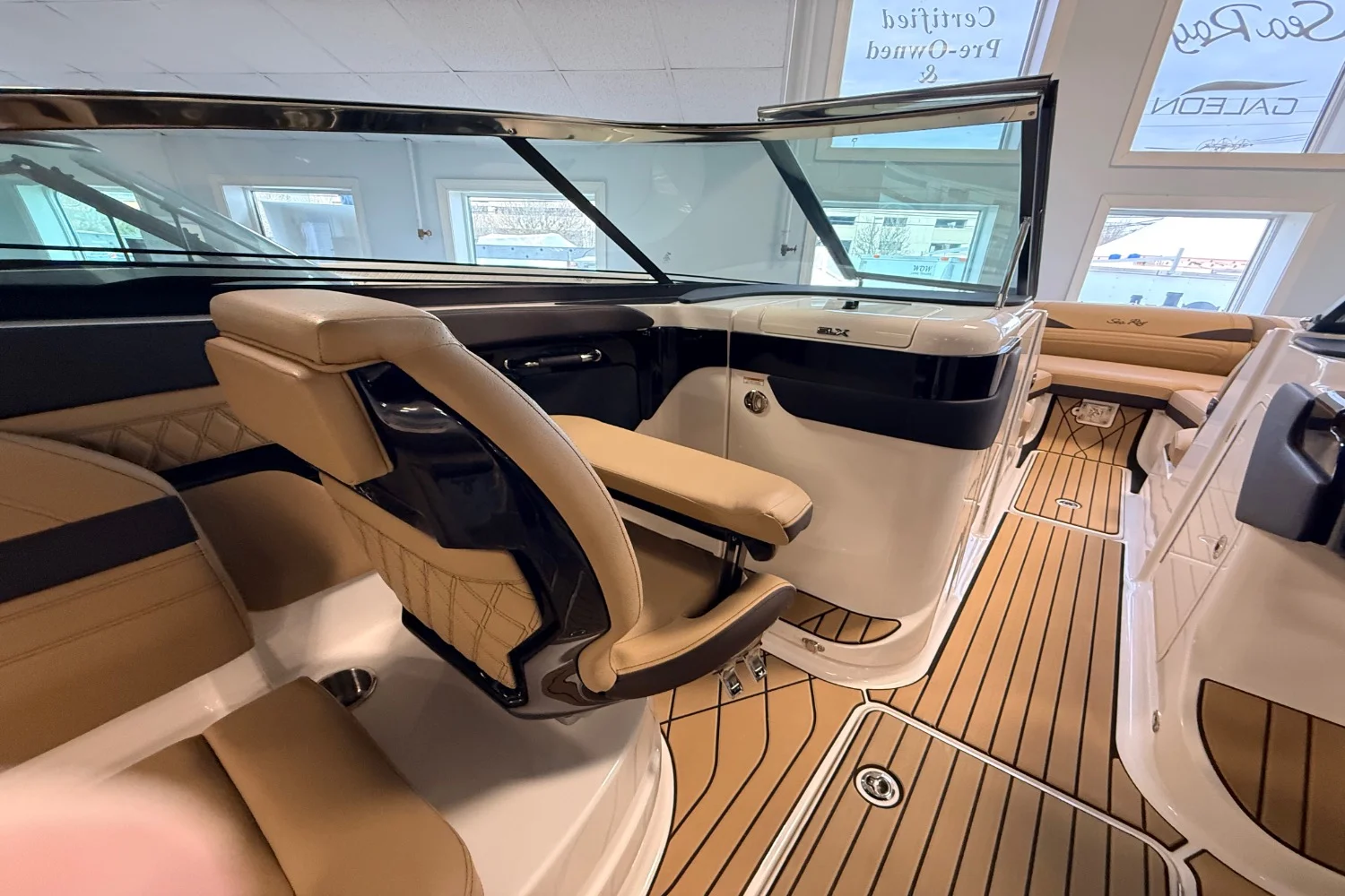 2026 Sea Ray SLX 260 Image Thumbnail #11