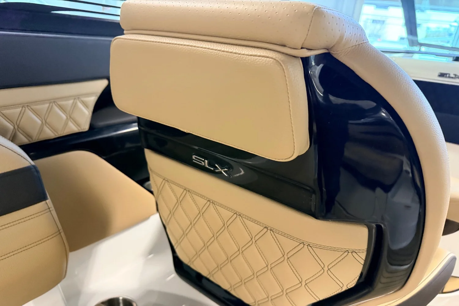 2026 Sea Ray SLX 260 Image Thumbnail #12