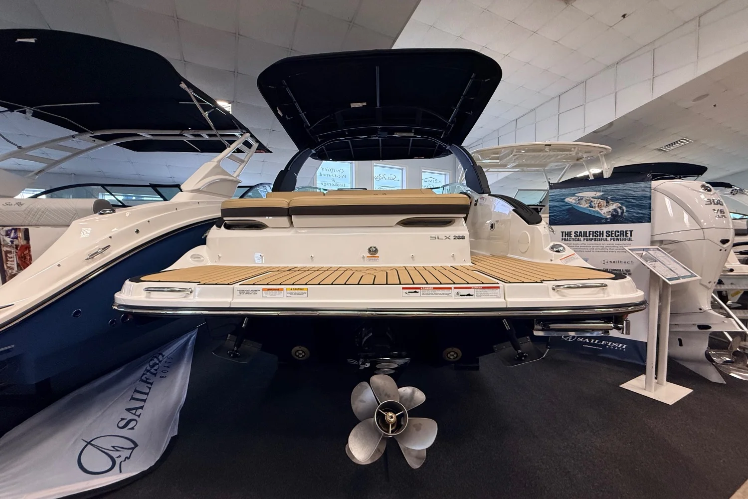 2026 Sea Ray SLX 260 Image Thumbnail #2