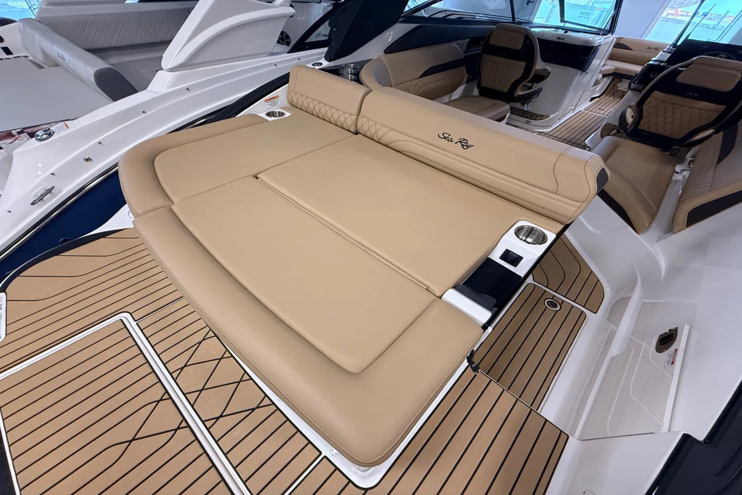 2026 Sea Ray SLX 260 Image Thumbnail #6