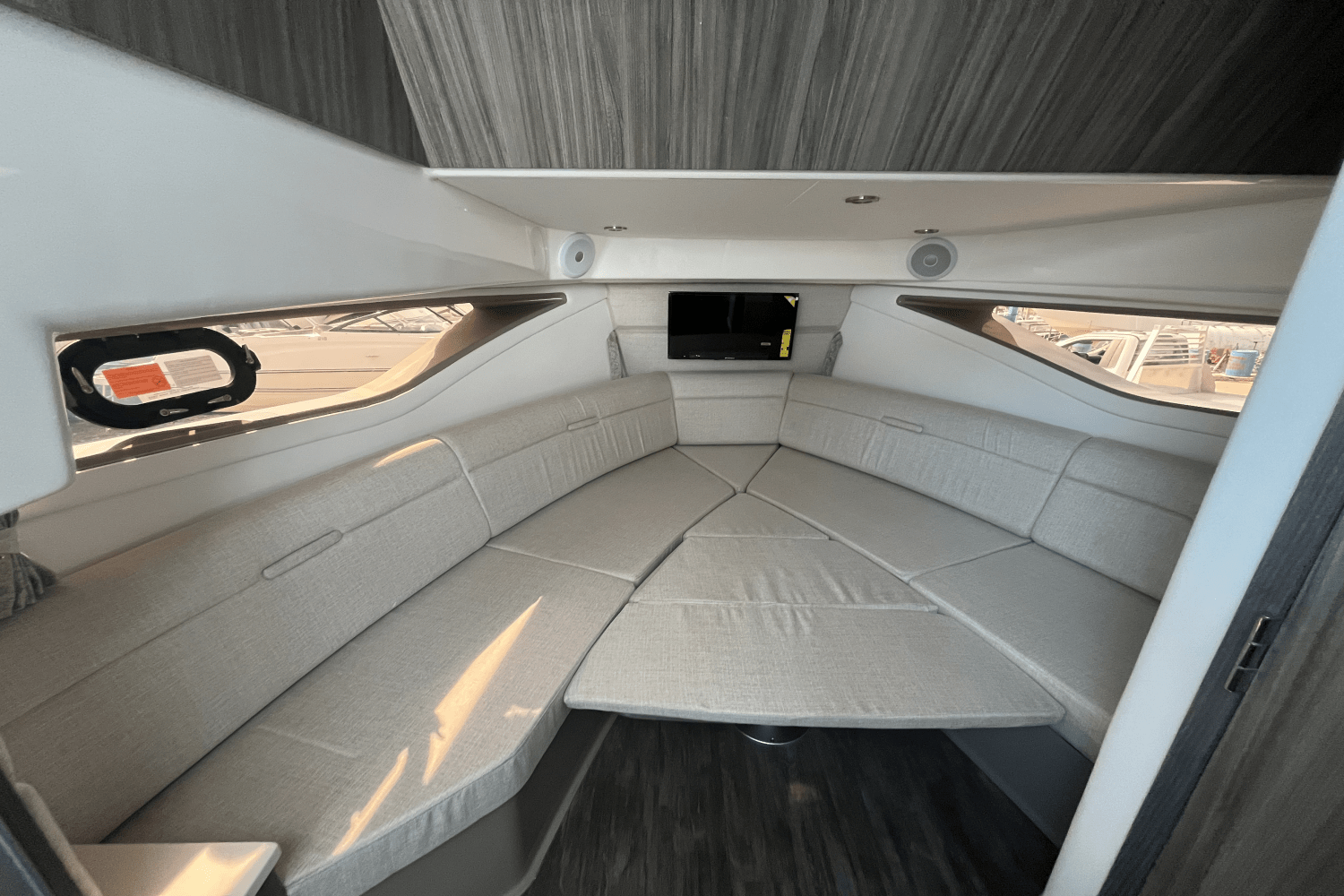 2026 Sea Ray Sundancer 320 Outboard Image Thumbnail #22