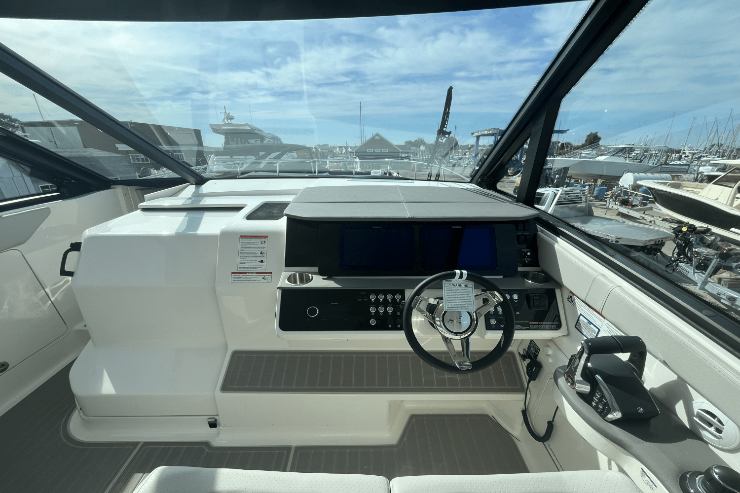 2026 Sea Ray Sundancer 320 Outboard Image Thumbnail #12