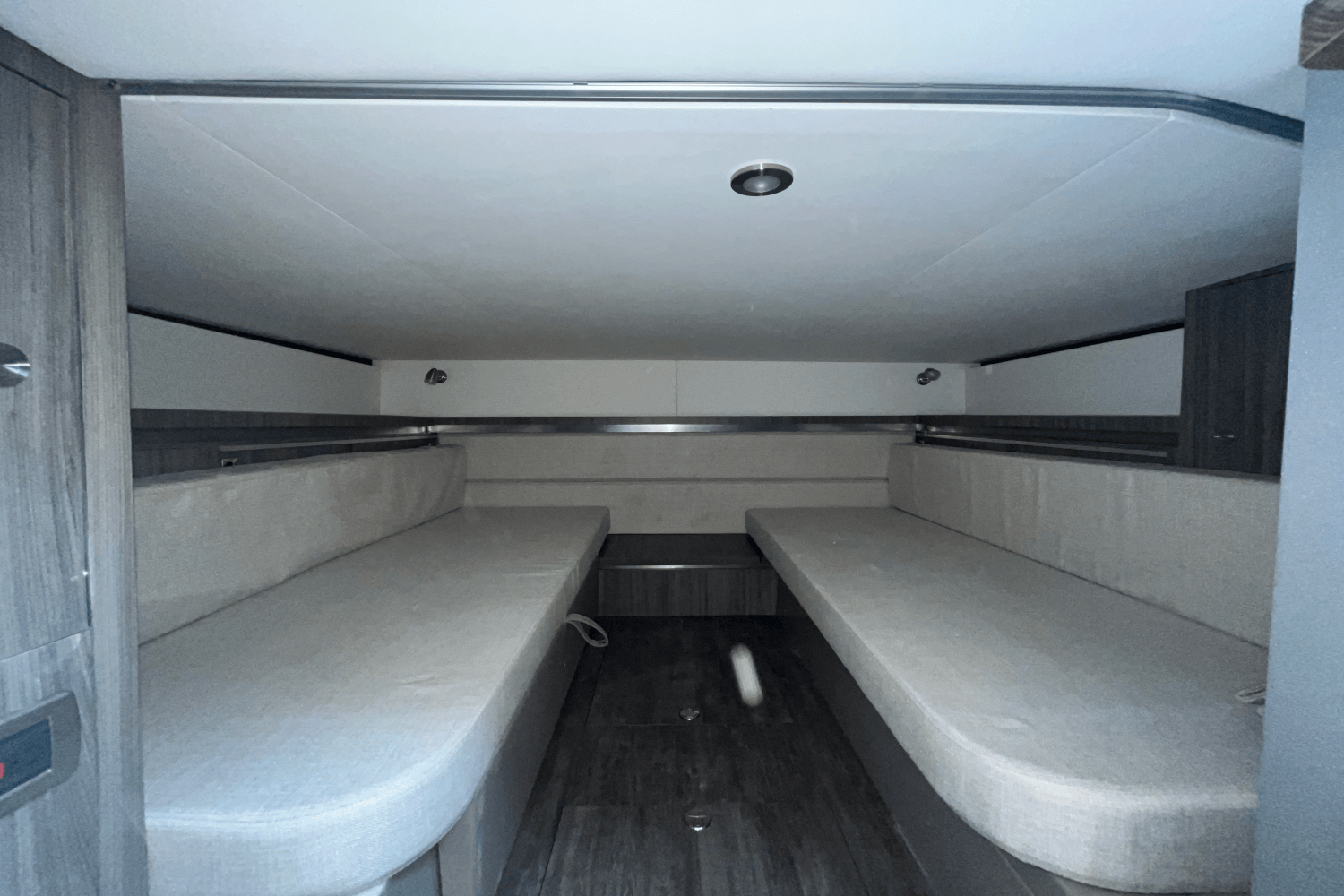 2026 Sea Ray Sundancer 320 Outboard Image Thumbnail #16