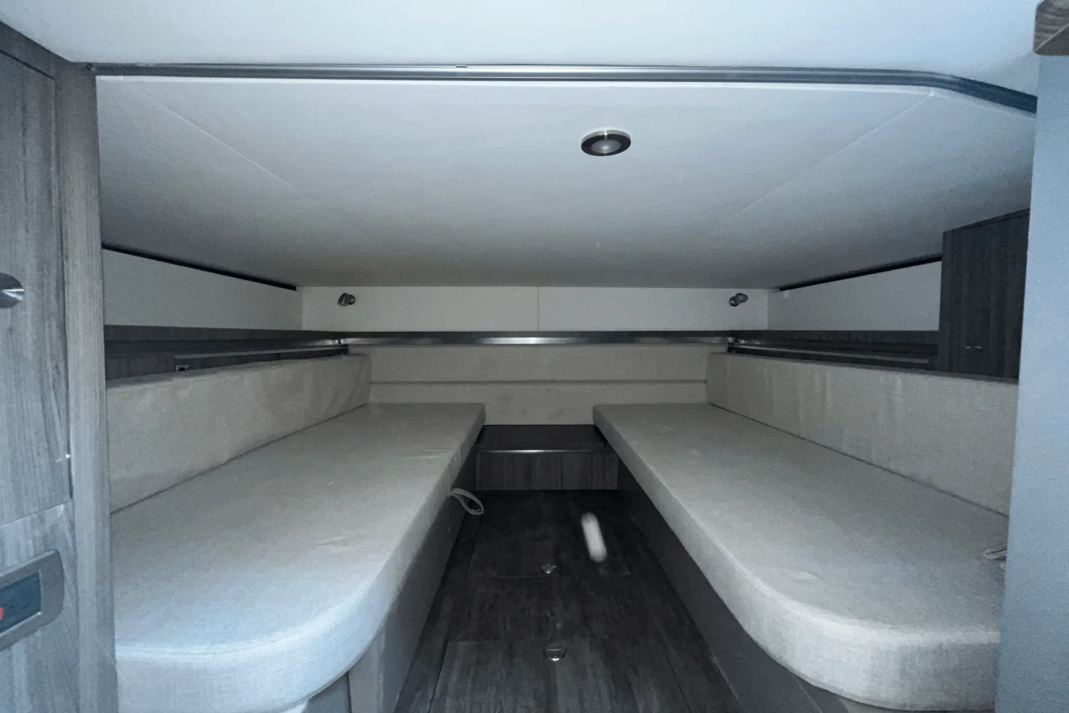 2026 Sea Ray Sundancer 320 Outboard Image Thumbnail #16