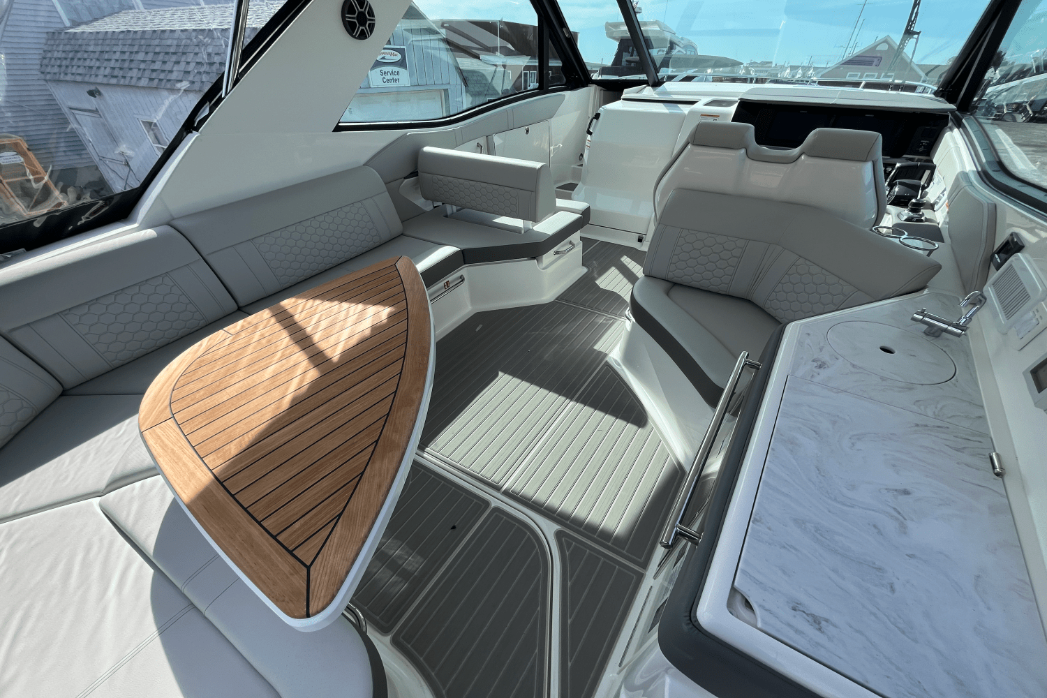 2026 Sea Ray Sundancer 320 Outboard Image Thumbnail #5