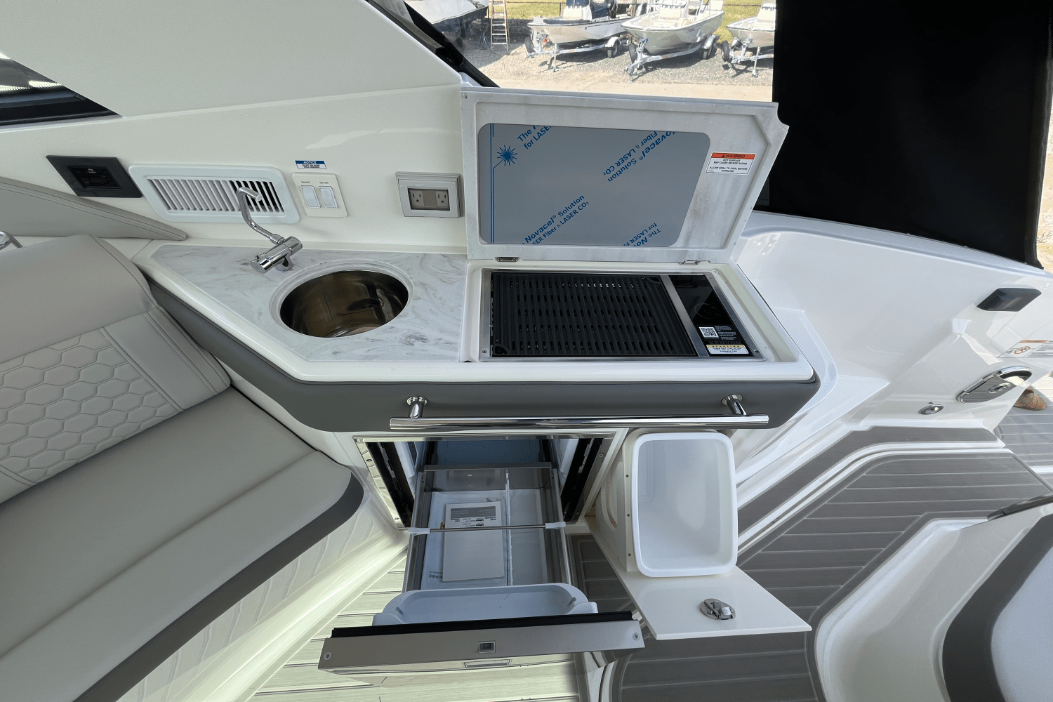 2026 Sea Ray Sundancer 320 Outboard Image Thumbnail #8