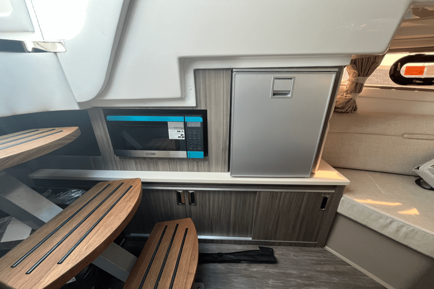 2026 Sea Ray Sundancer 320 Outboard Image Thumbnail #28