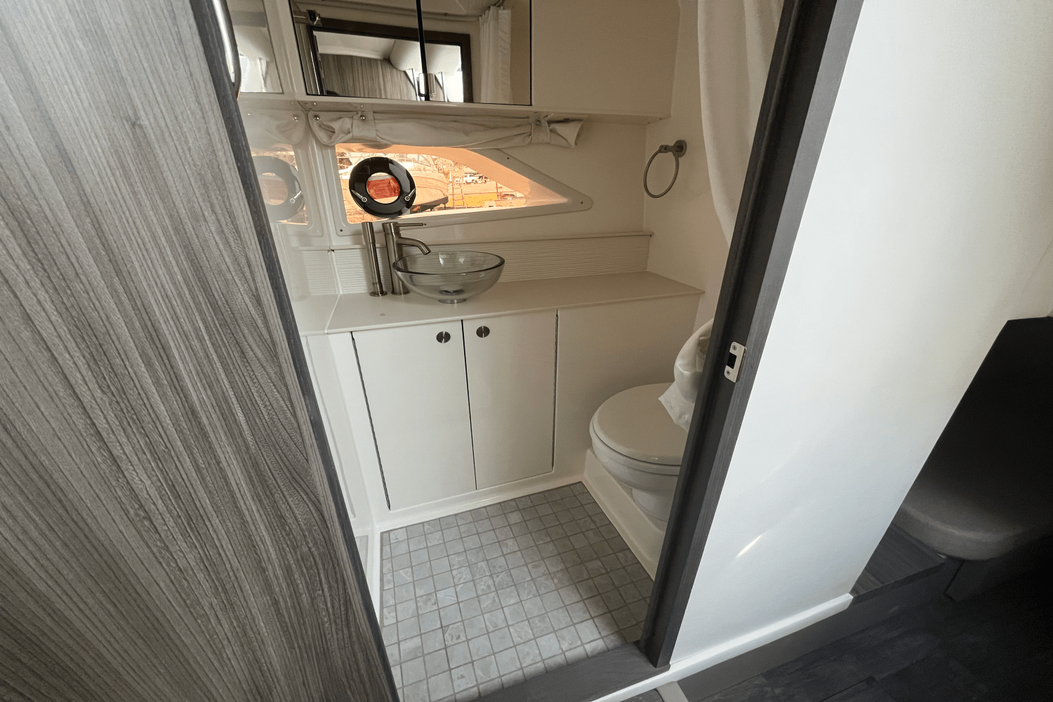 2026 Sea Ray Sundancer 320 Outboard Image Thumbnail #27