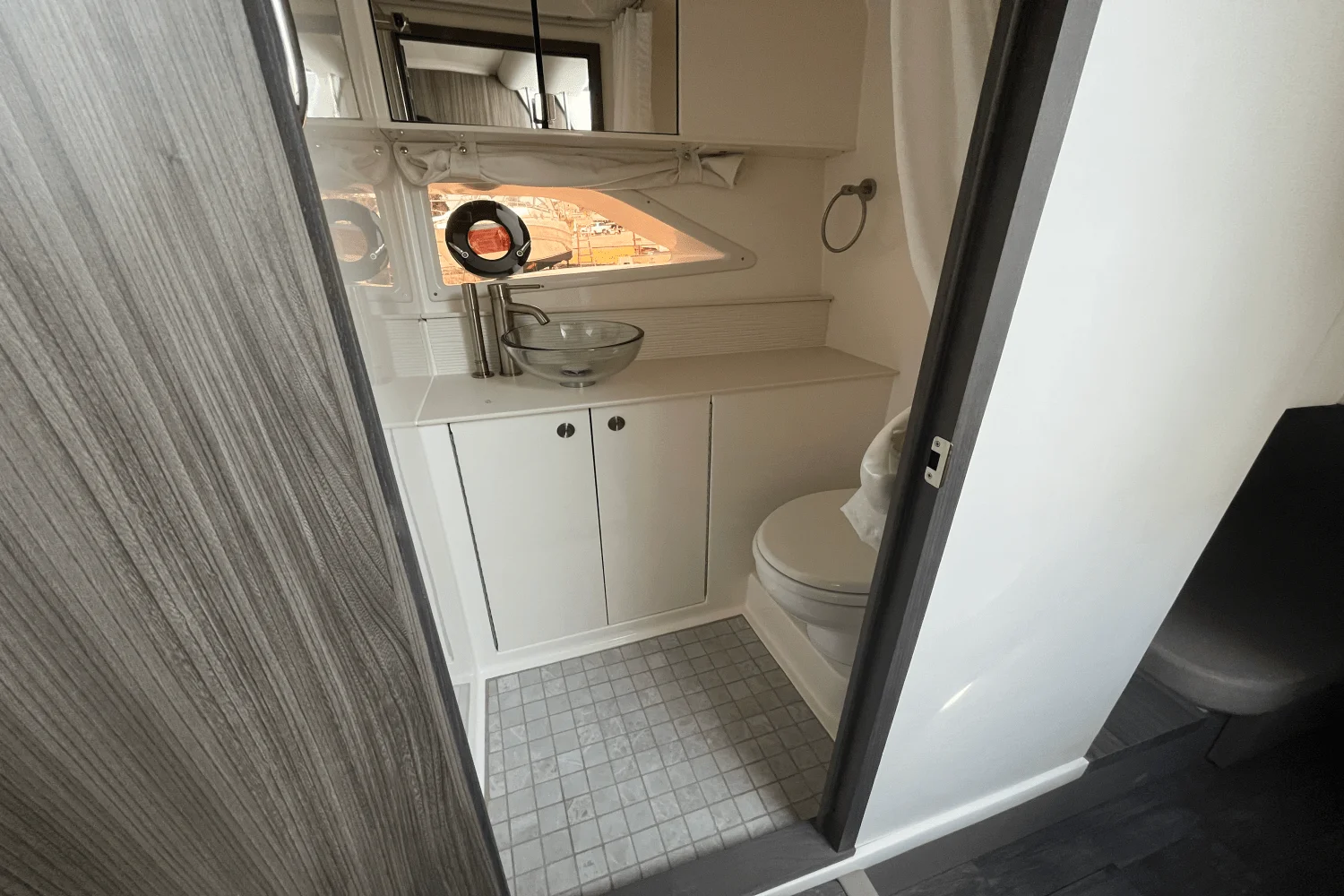 2026 Sea Ray Sundancer 320 Outboard Image Thumbnail #27