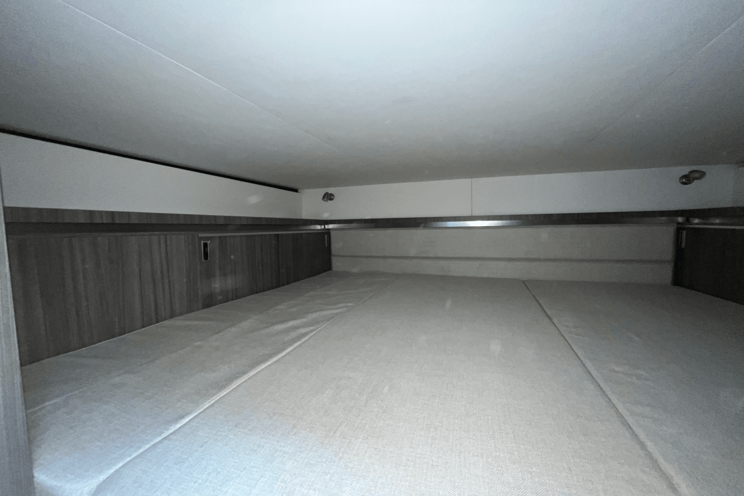 2026 Sea Ray Sundancer 320 Outboard Image Thumbnail #20