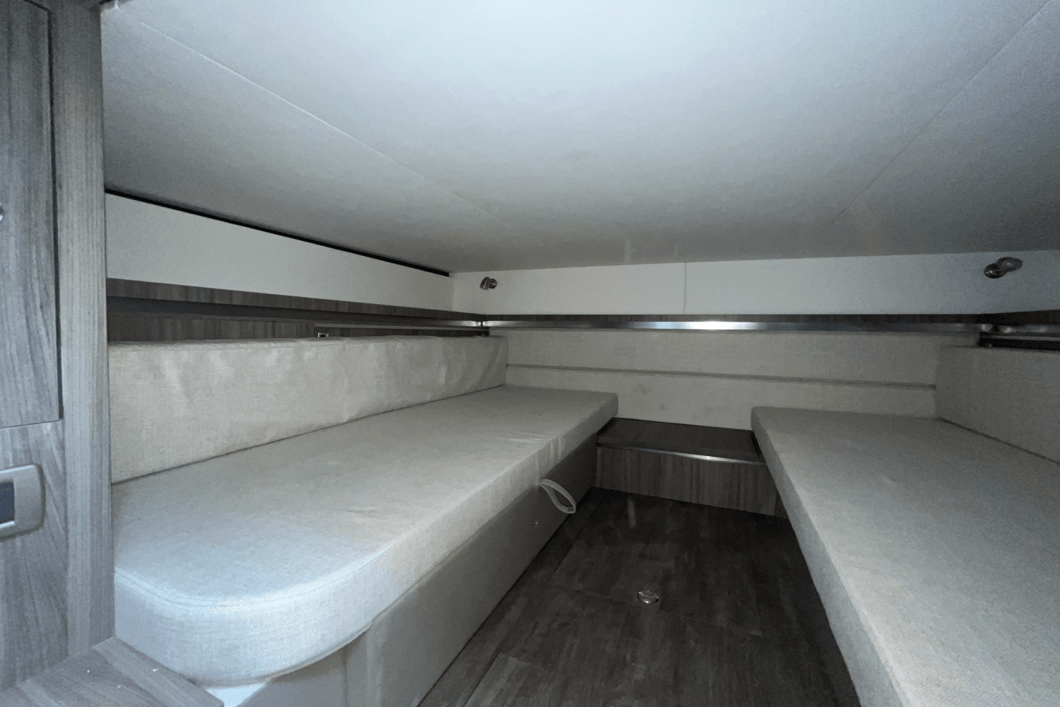 2026 Sea Ray Sundancer 320 Outboard Image Thumbnail #18