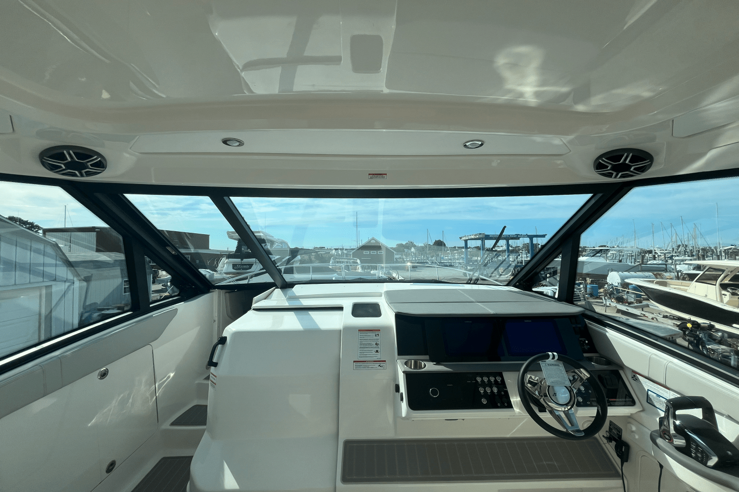 2026 Sea Ray Sundancer 320 Outboard Image Thumbnail #15