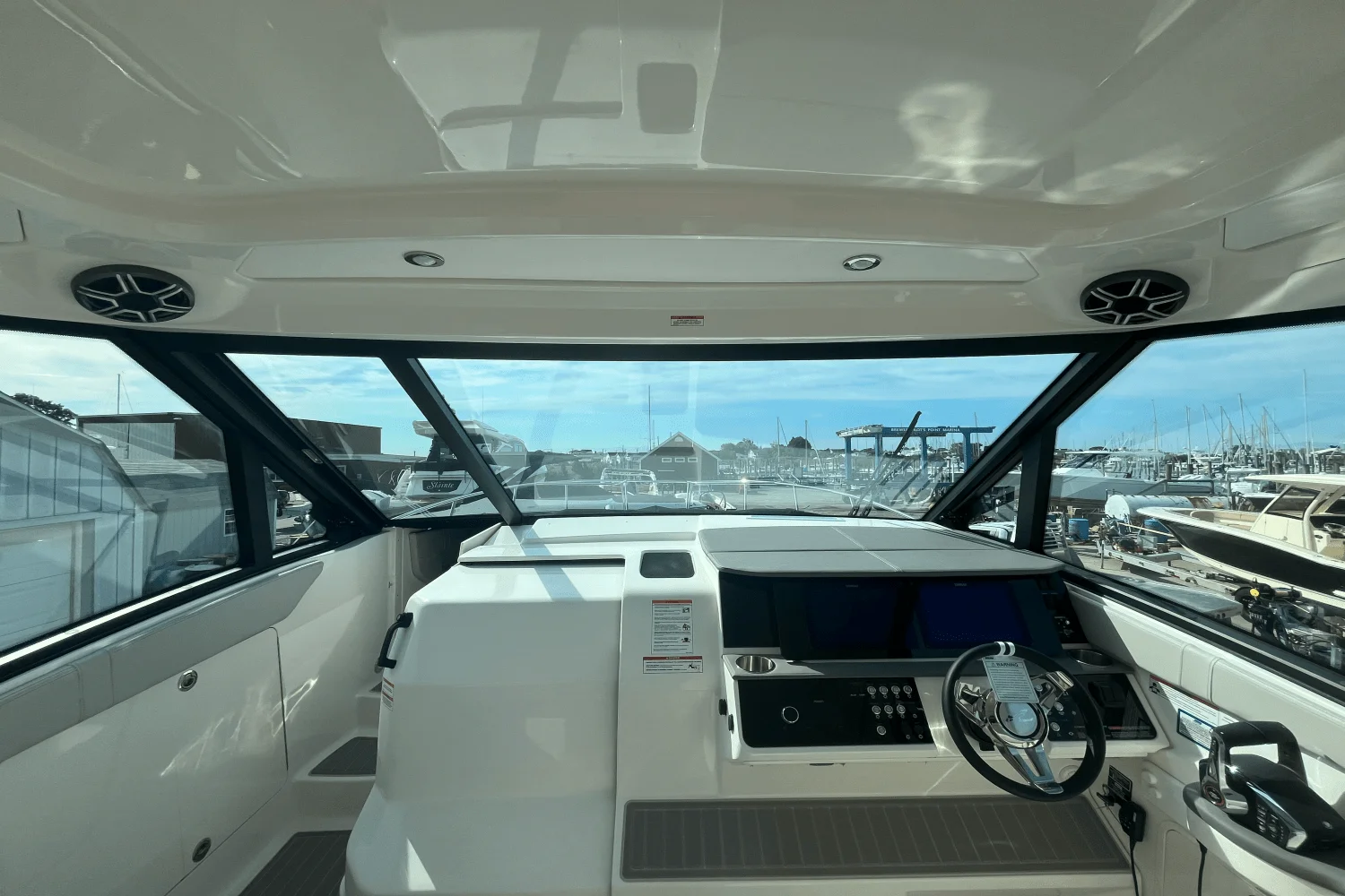 2026 Sea Ray Sundancer 320 Outboard Image Thumbnail #15
