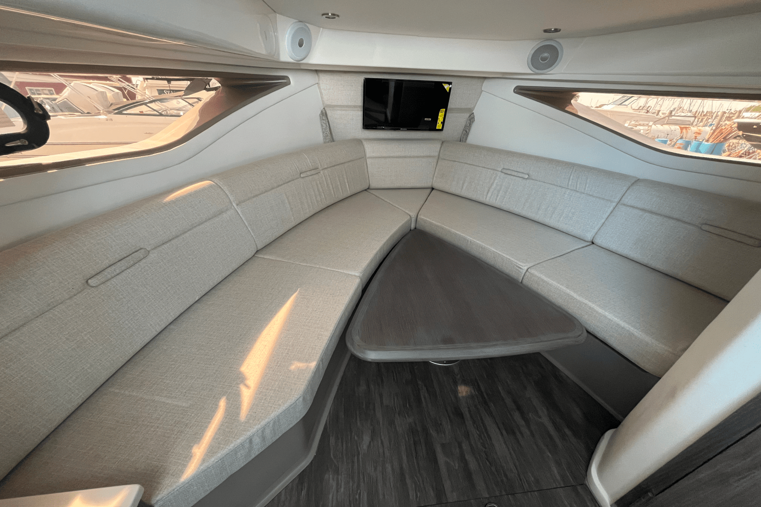 2026 Sea Ray Sundancer 320 Outboard Image Thumbnail #24