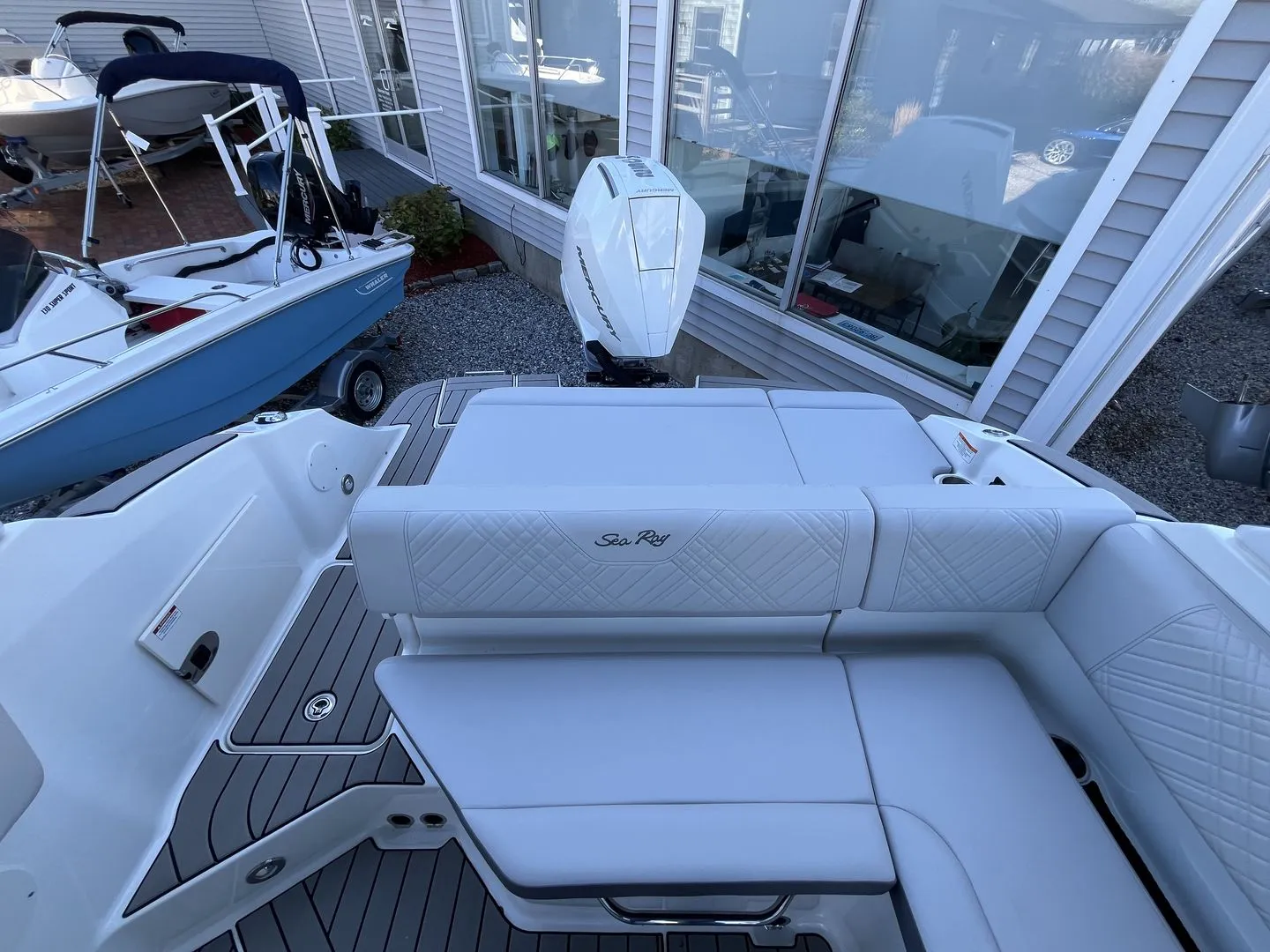2026 Sea Ray SDX 230 Outboard Image Thumbnail #5