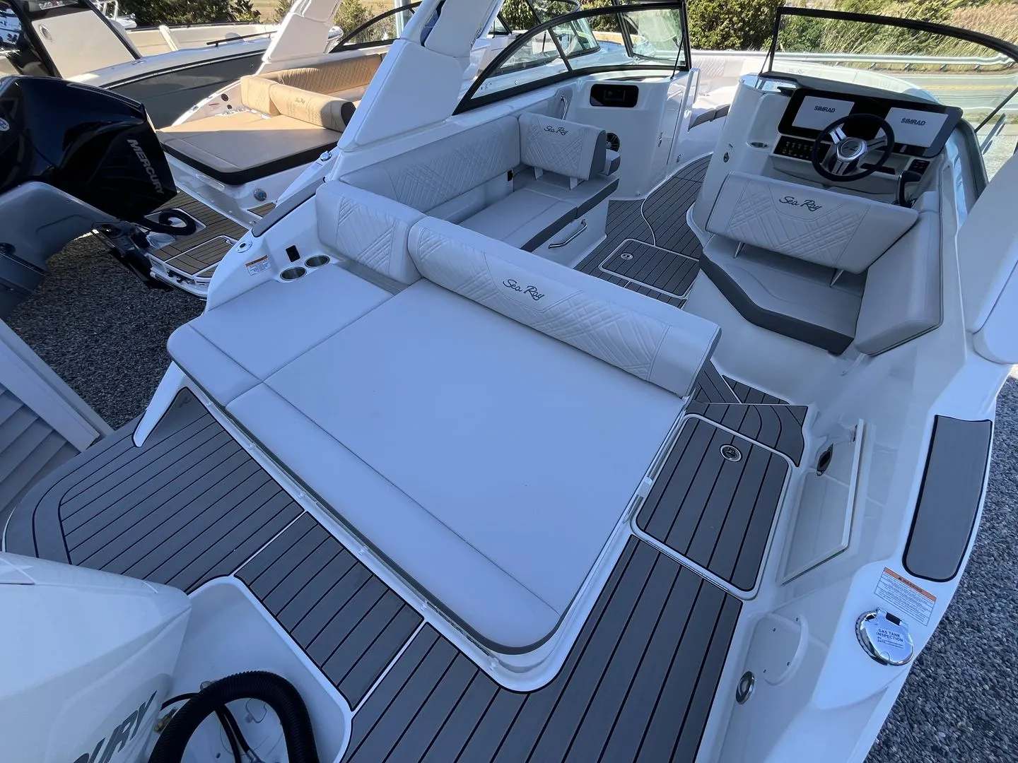 2026 Sea Ray SDX 230 Outboard Image Thumbnail #3