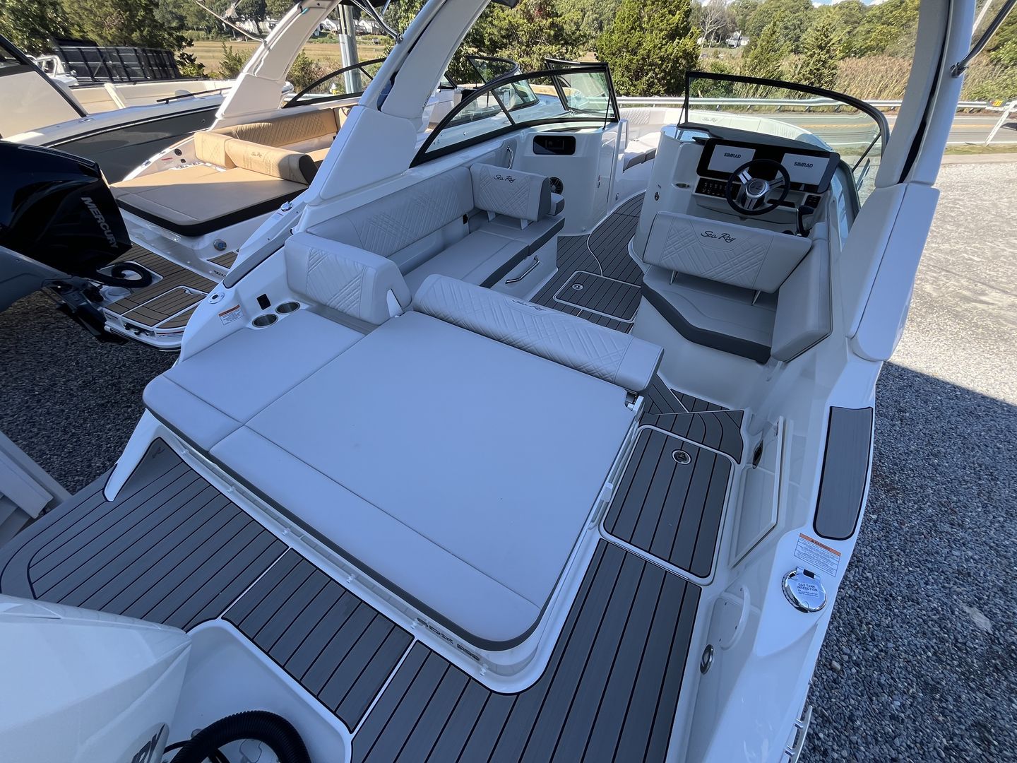 2026 Sea Ray SDX 230 Outboard Image Thumbnail #4