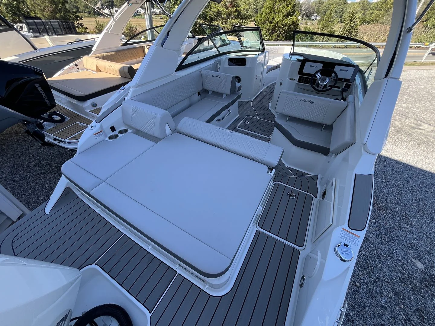 2026 Sea Ray SDX 230 Outboard Image Thumbnail #4