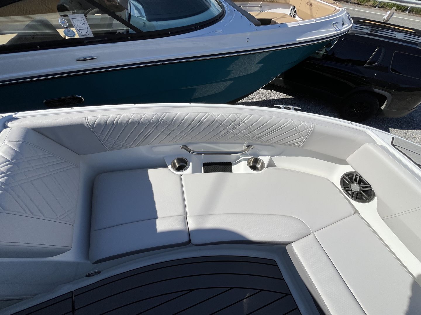 2026 Sea Ray SDX 230 Outboard Image Thumbnail #17