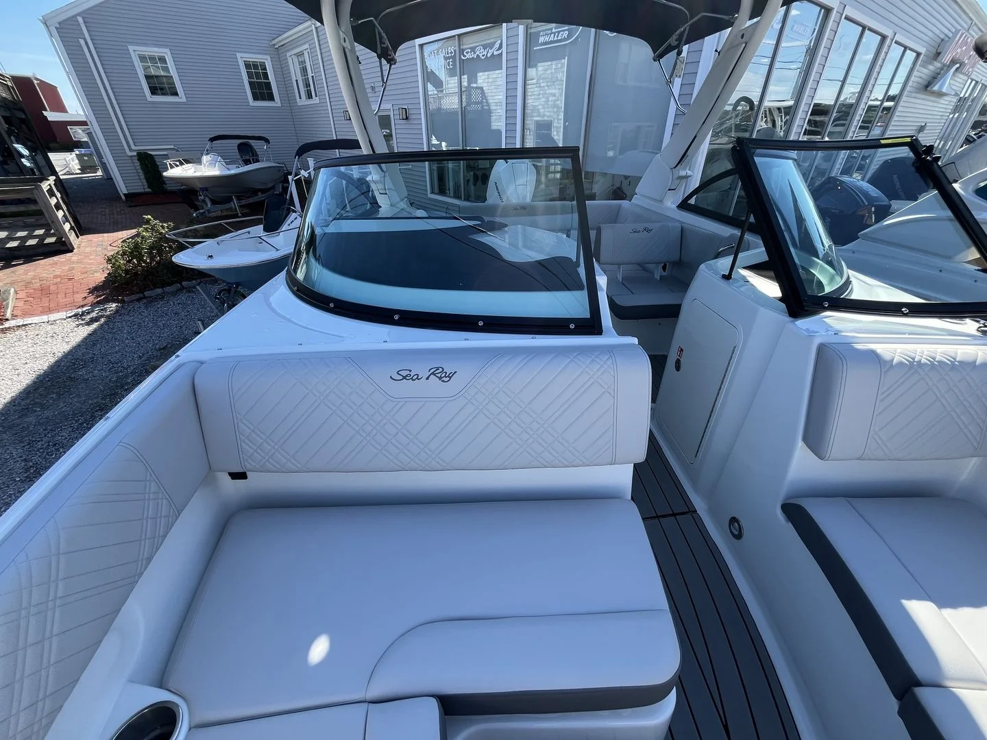 2026 Sea Ray SDX 230 Outboard Image Thumbnail #18