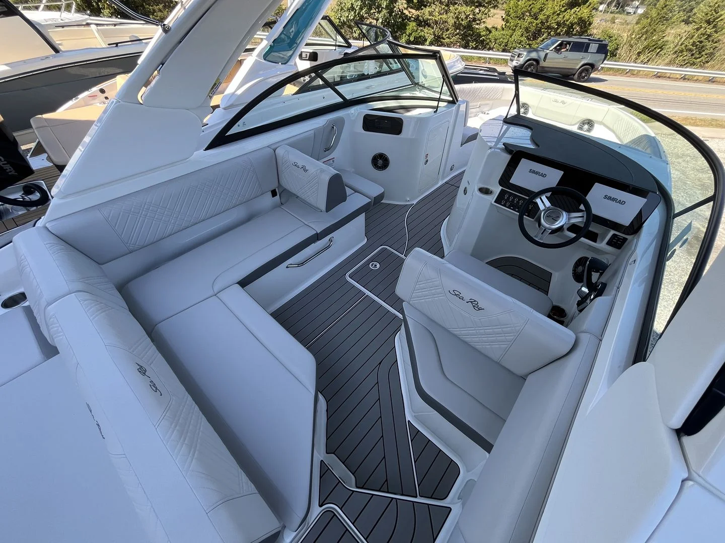 2026 Sea Ray SDX 230 Outboard Image Thumbnail #7