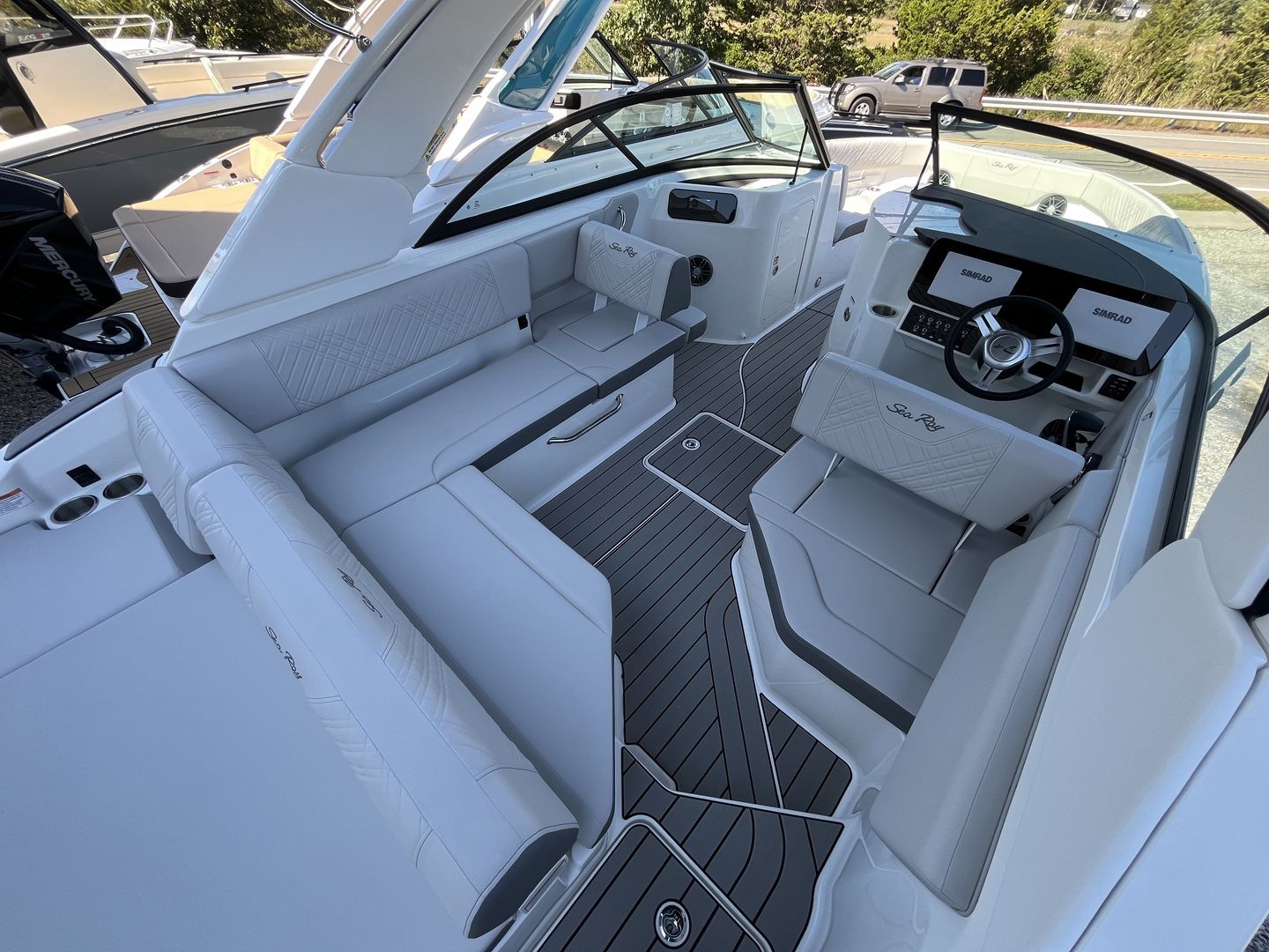 2026 Sea Ray SDX 230 Outboard Image Thumbnail #8