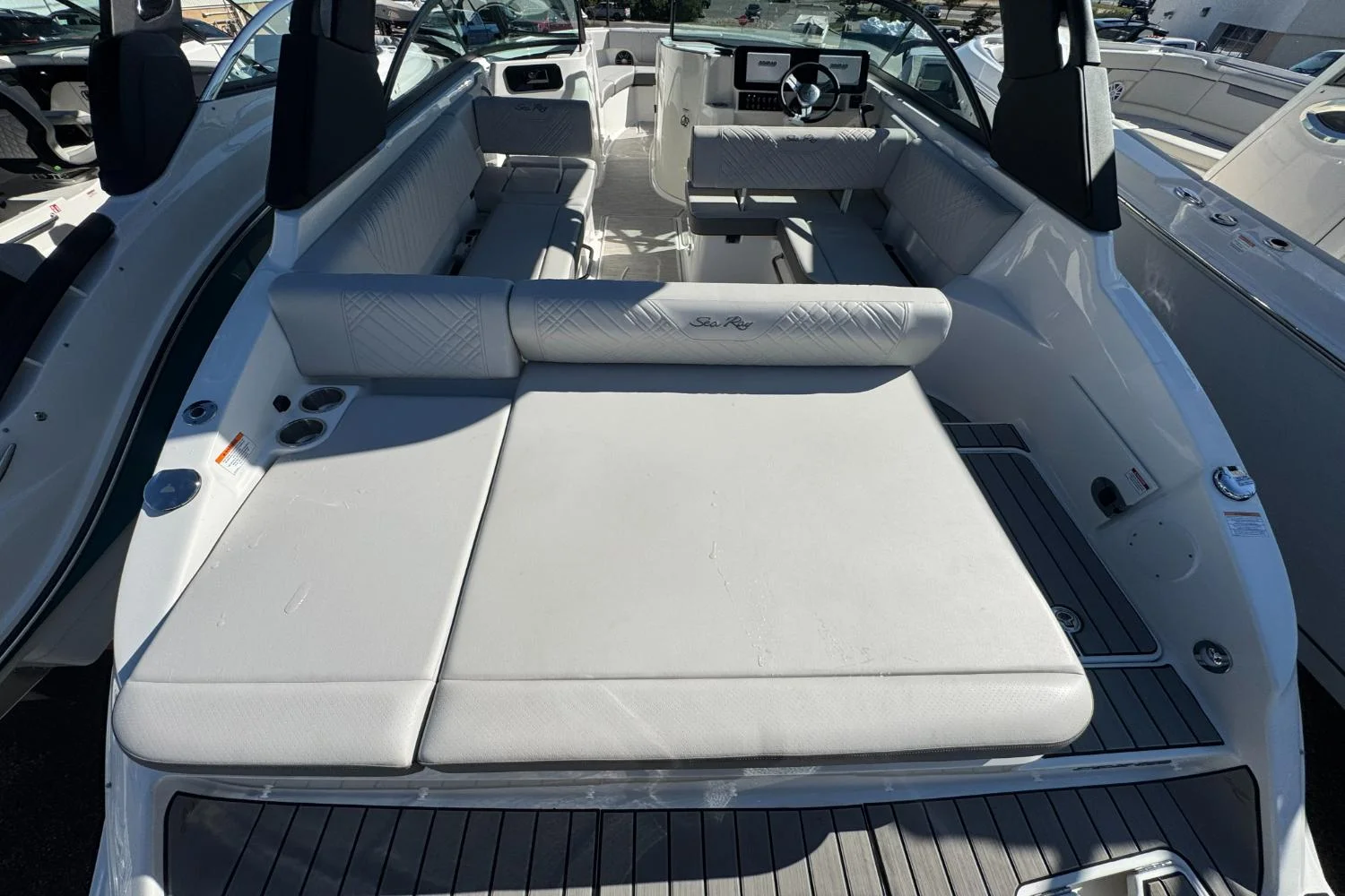 2026 Sea Ray SDX 250 Outboard Image Thumbnail #8