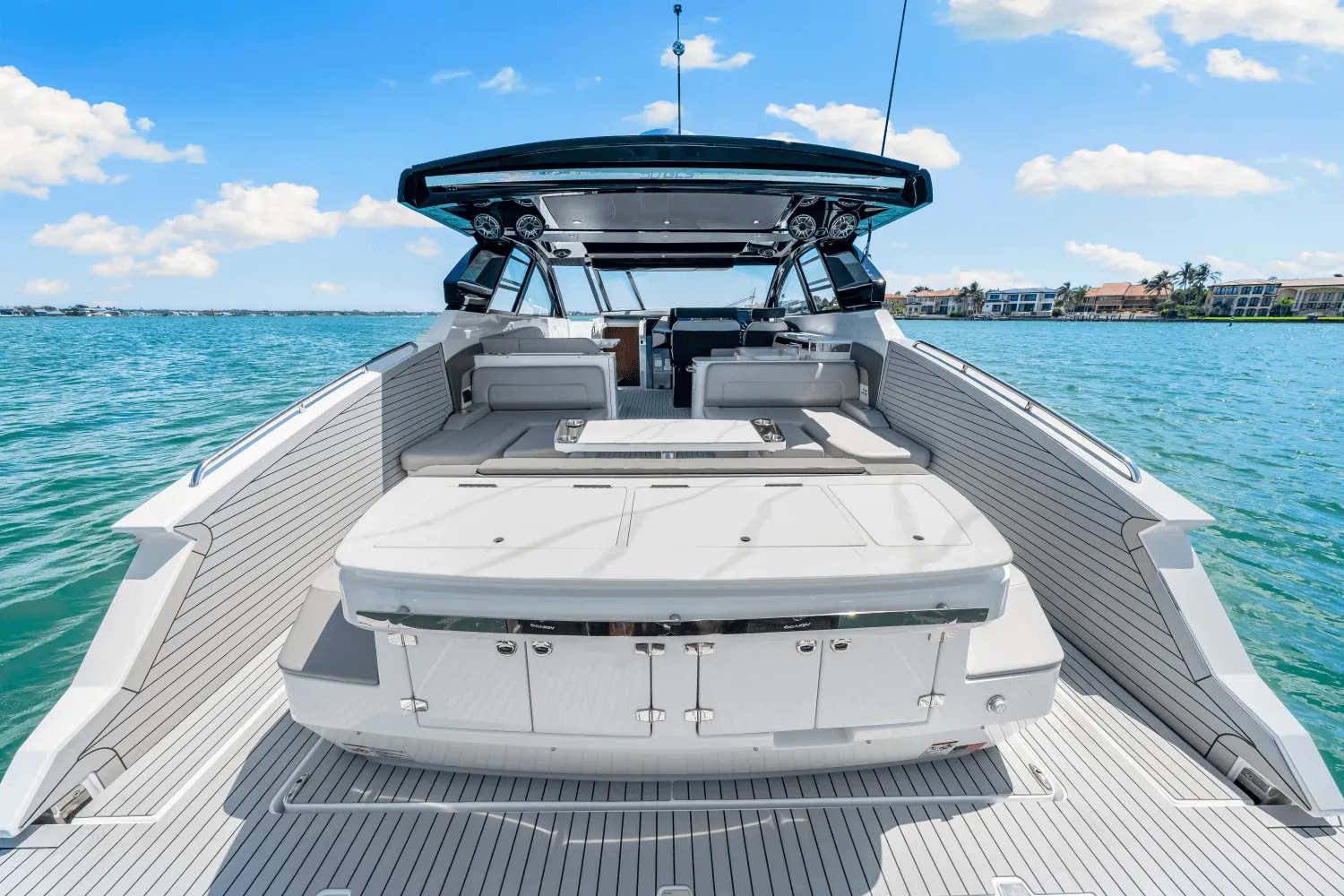 2026 Cruisers Yachts 50GLS OB Image Thumbnail #17