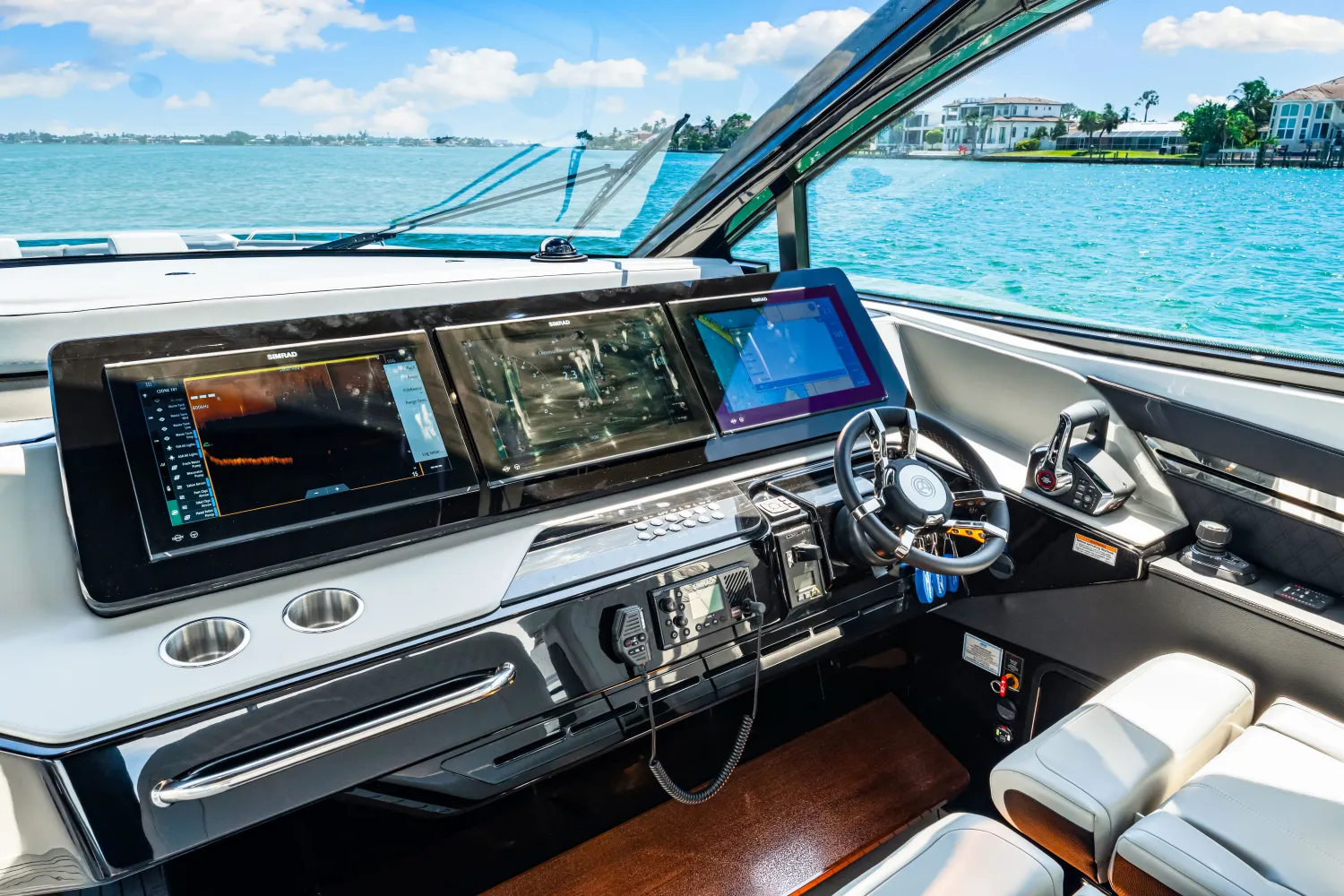 2026 Cruisers Yachts 50GLS OB Image Thumbnail #33