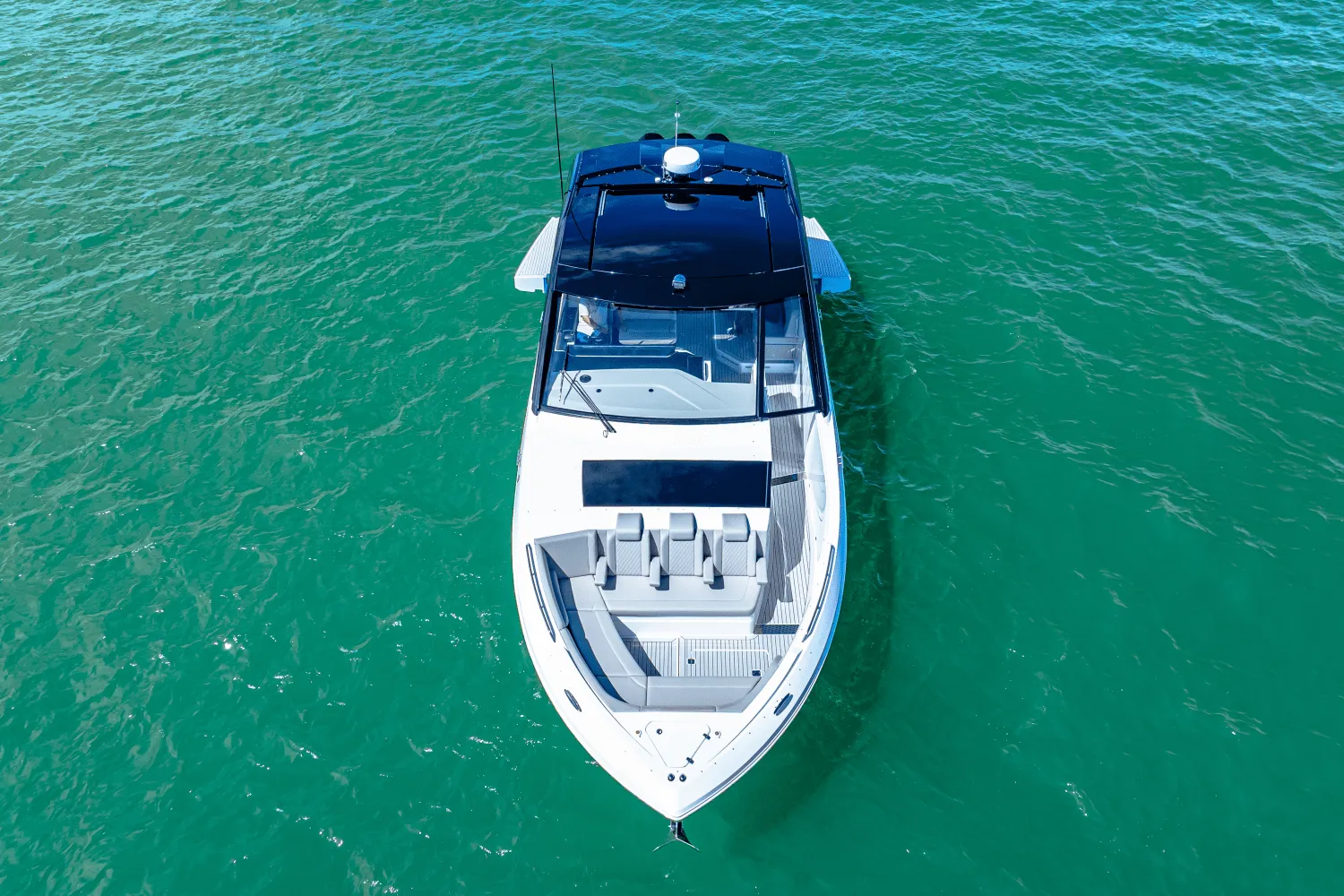 2026 Cruisers Yachts 50GLS OB Image Thumbnail #3