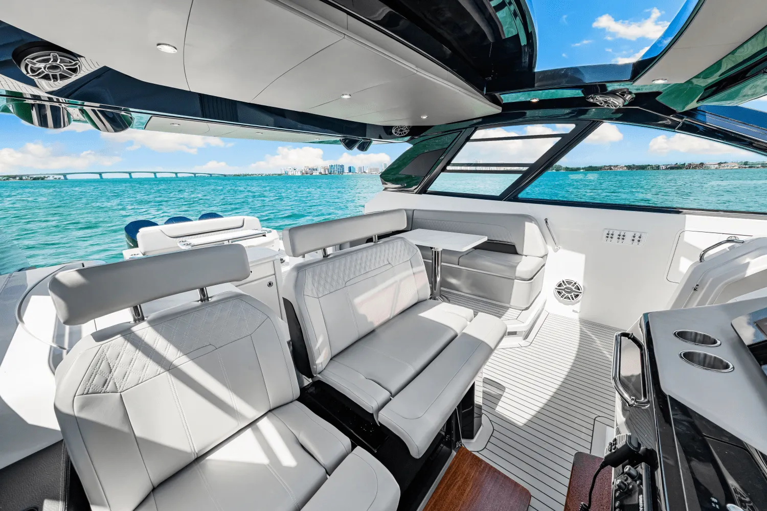 2026 Cruisers Yachts 50GLS OB Image Thumbnail #32