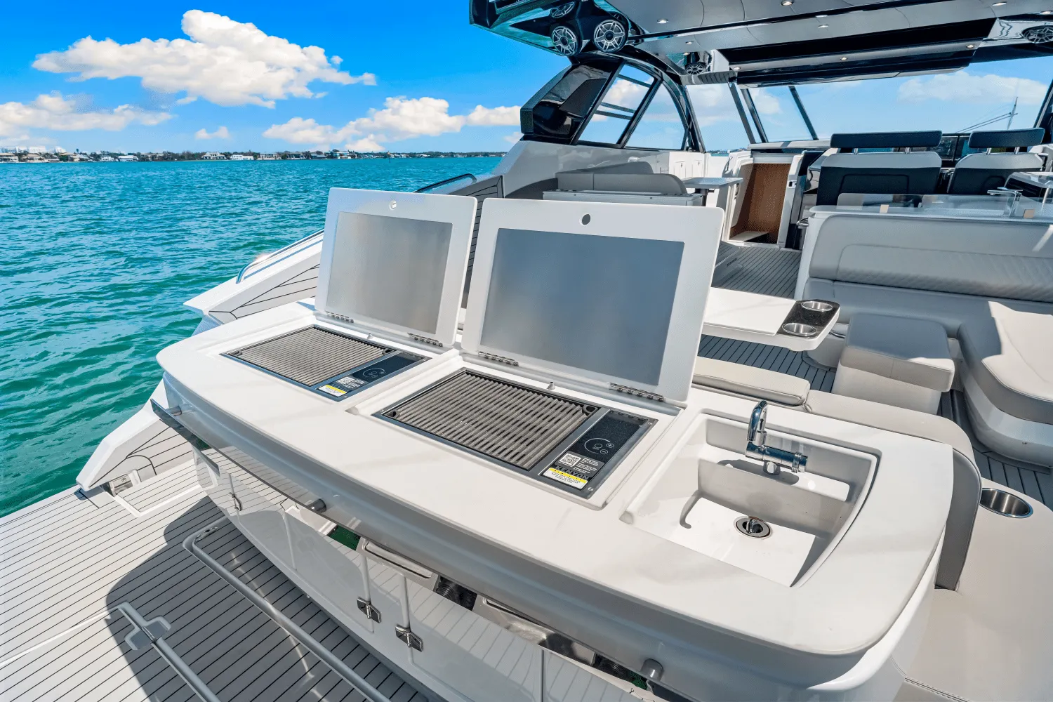 2026 Cruisers Yachts 50GLS OB Image Thumbnail #19