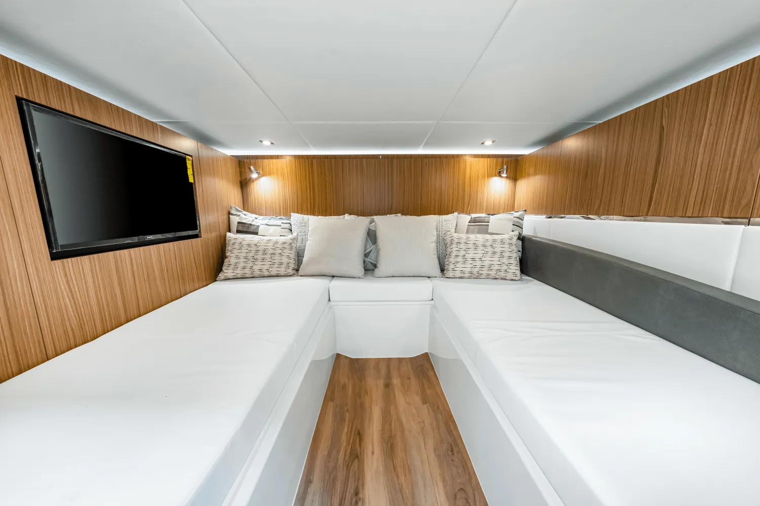 2026 Cruisers Yachts 50GLS OB Image Thumbnail #42