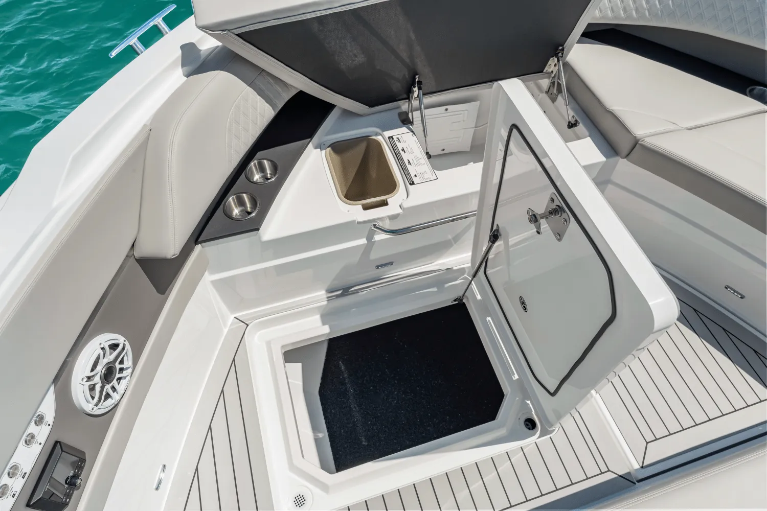 2026 Cruisers Yachts 50GLS OB Image Thumbnail #46