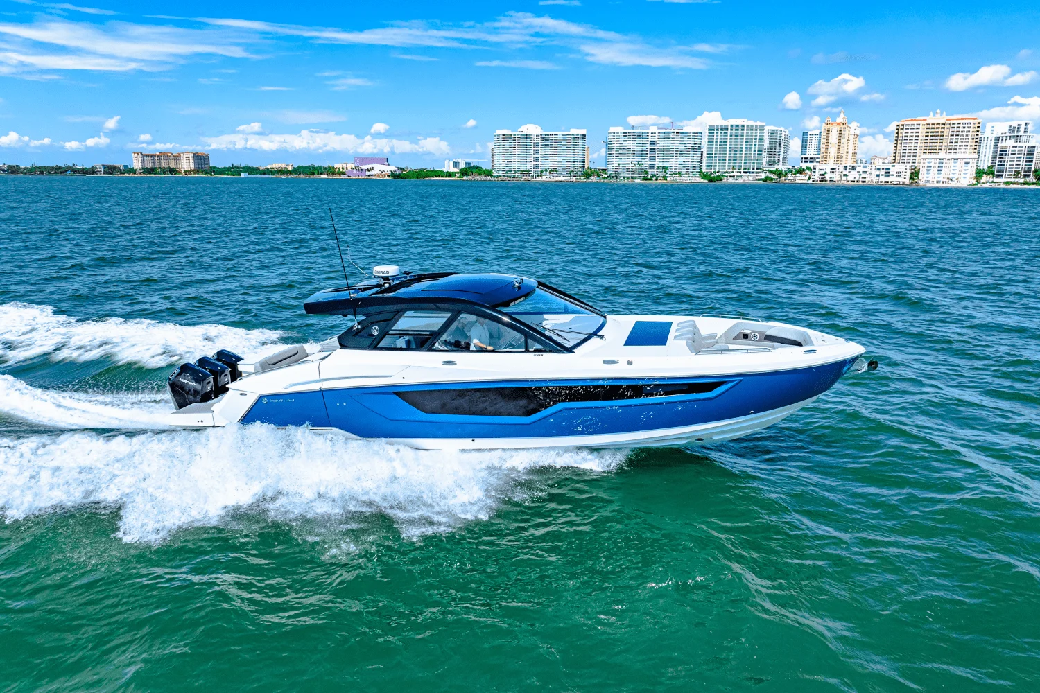 2026 Cruisers Yachts 50GLS OB Image Thumbnail #14