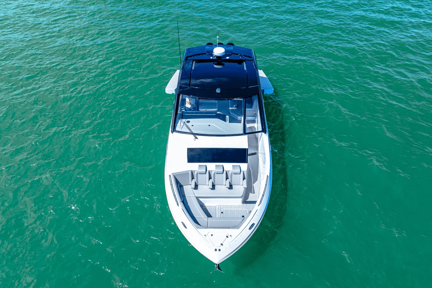 2026 Cruisers Yachts 50GLS OB Image Thumbnail #3