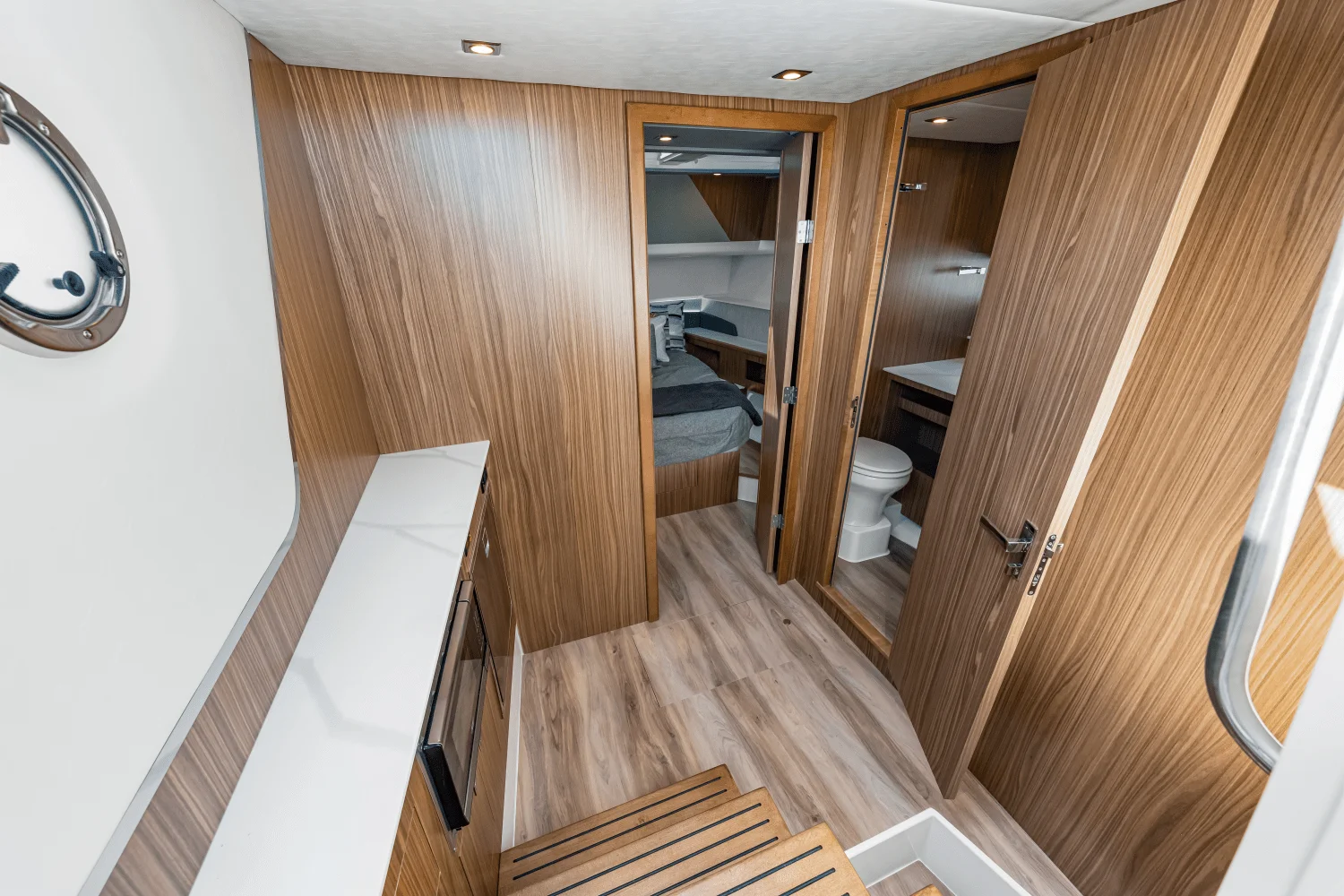 2026 Cruisers Yachts 50GLS OB Image Thumbnail #36