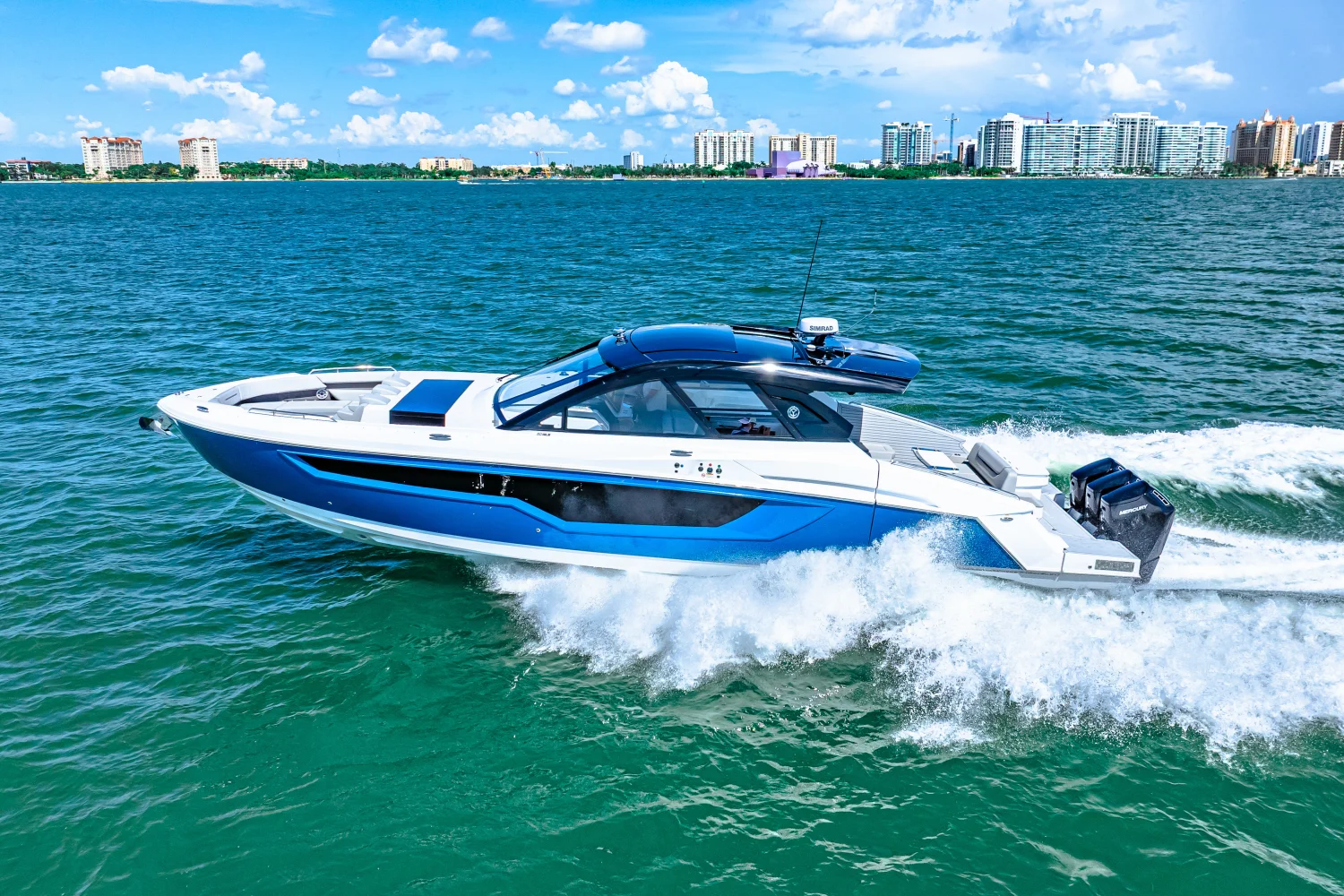 2026 Cruisers Yachts 50GLS OB Image Thumbnail #12