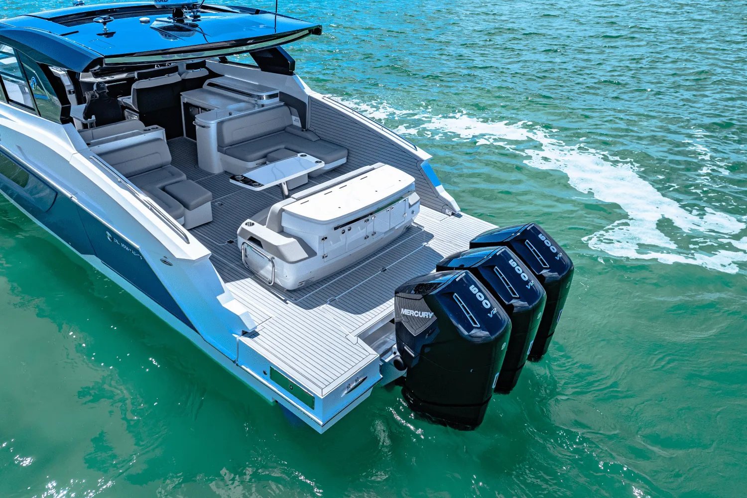 2026 Cruisers Yachts 50GLS OB Image Thumbnail #9