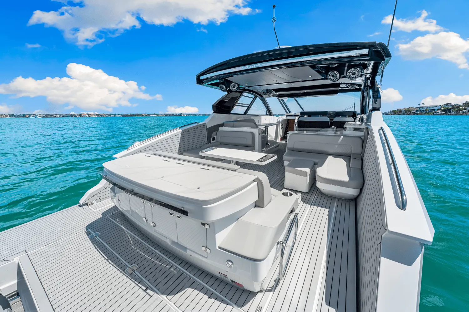 2026 Cruisers Yachts 50GLS OB Image Thumbnail #18