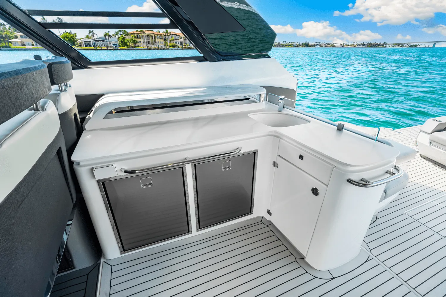 2026 Cruisers Yachts 50GLS OB Image Thumbnail #28