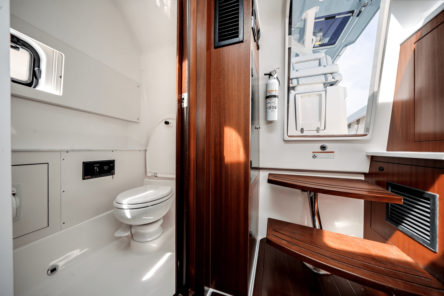 2024 Pursuit 428 SPORT CONSOLE Image Thumbnail #29