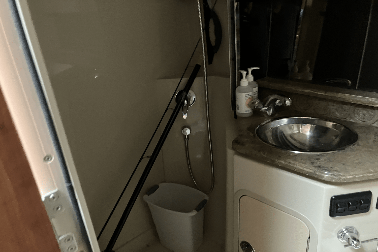 2008 Cruisers Yachts 360 EXPRESS Image Thumbnail #24