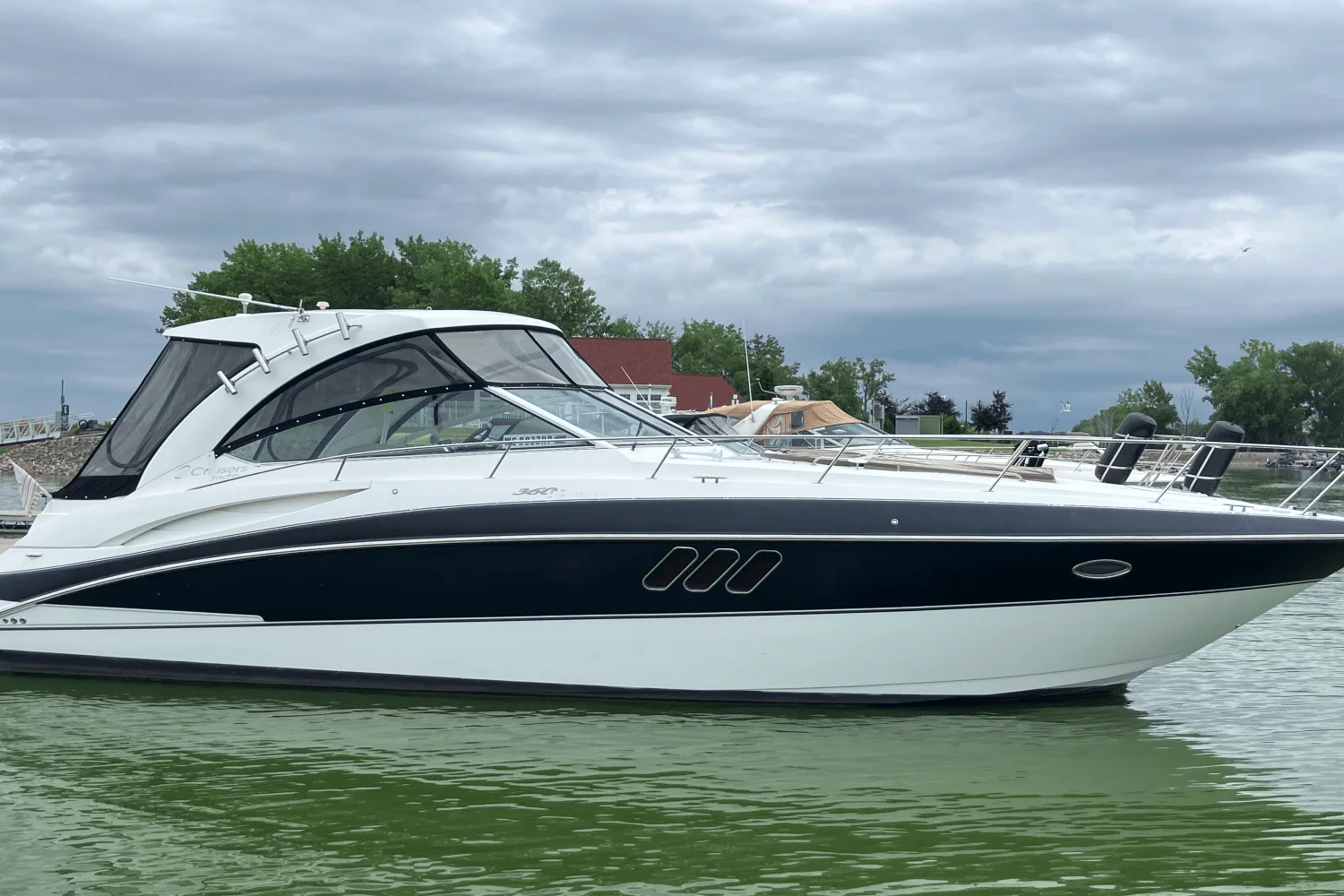 2008 Cruisers Yachts 360 EXPRESS Image Thumbnail #2