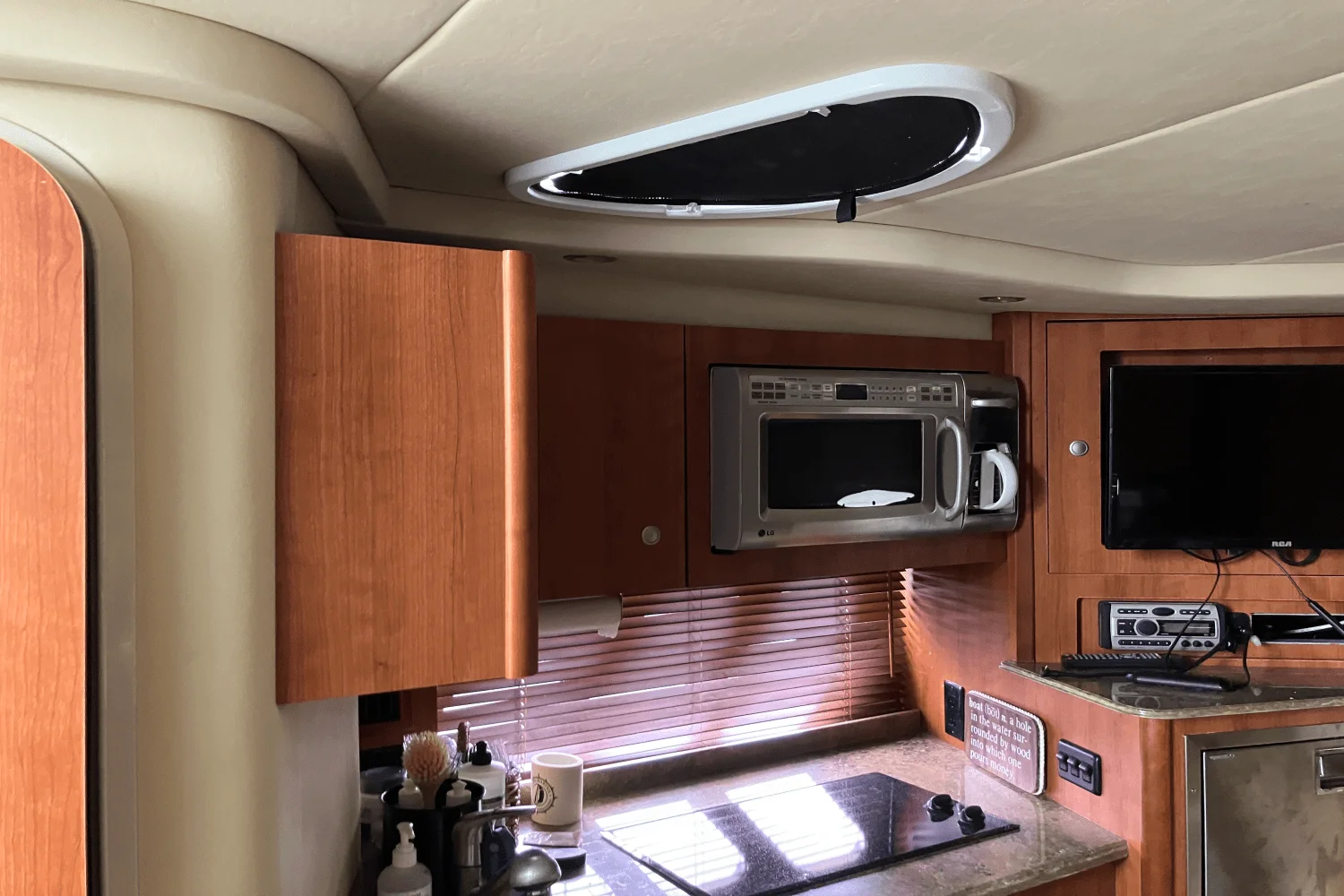 2008 Cruisers Yachts 360 EXPRESS Image Thumbnail #22