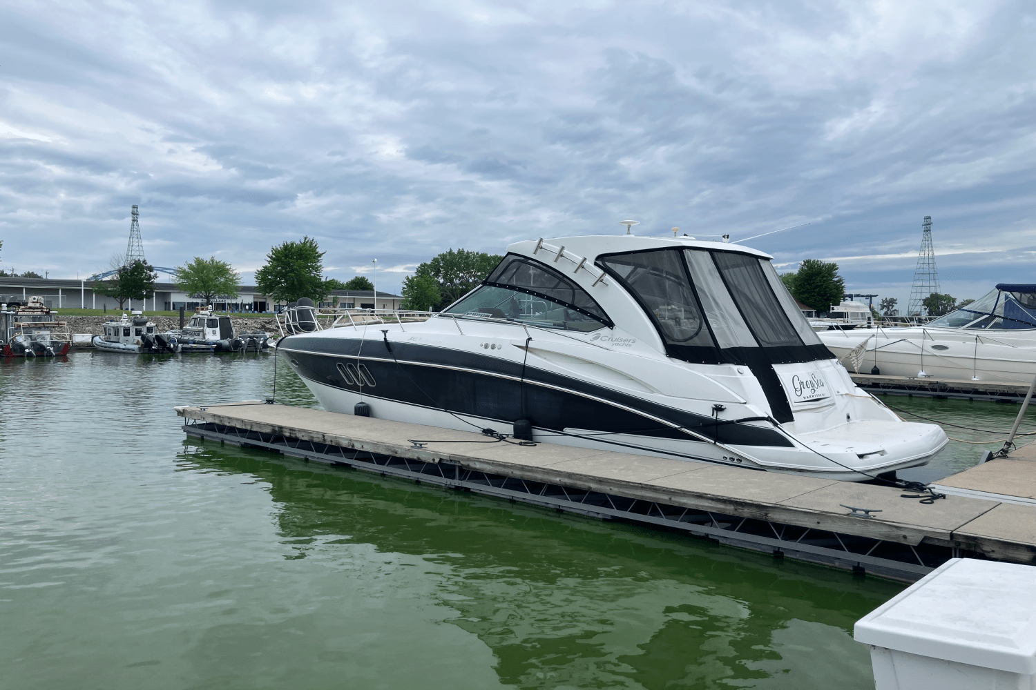 2008 Cruisers Yachts 360 EXPRESS Image Thumbnail #3